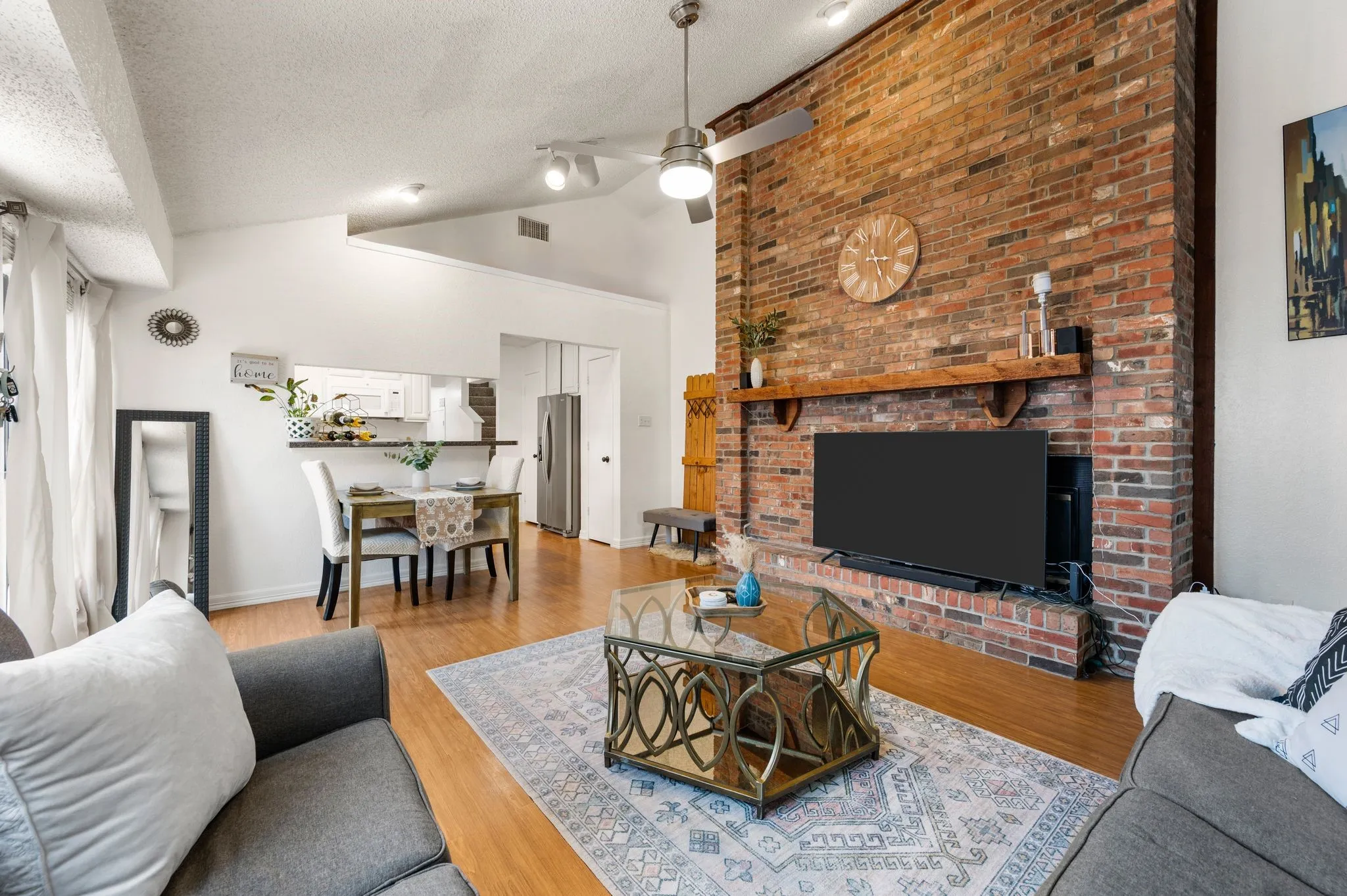 Condominium For Sale in Tarrant County , 2541 Shady Ridge Drive C, Bedford, Texas 76021, 2 Bedroom, 2 Bathroom, Garage spaces, 1,014 Sqft, built in 1983, mls#21353960, Real Estate Agent in Bedford, Homes For Sale in Tarrant county, Homes For Sale in Bedford, Realtor in Bedford Texas, Real Estate Brokerage Independent Realty Texas, Luminita Cordes Realtor
