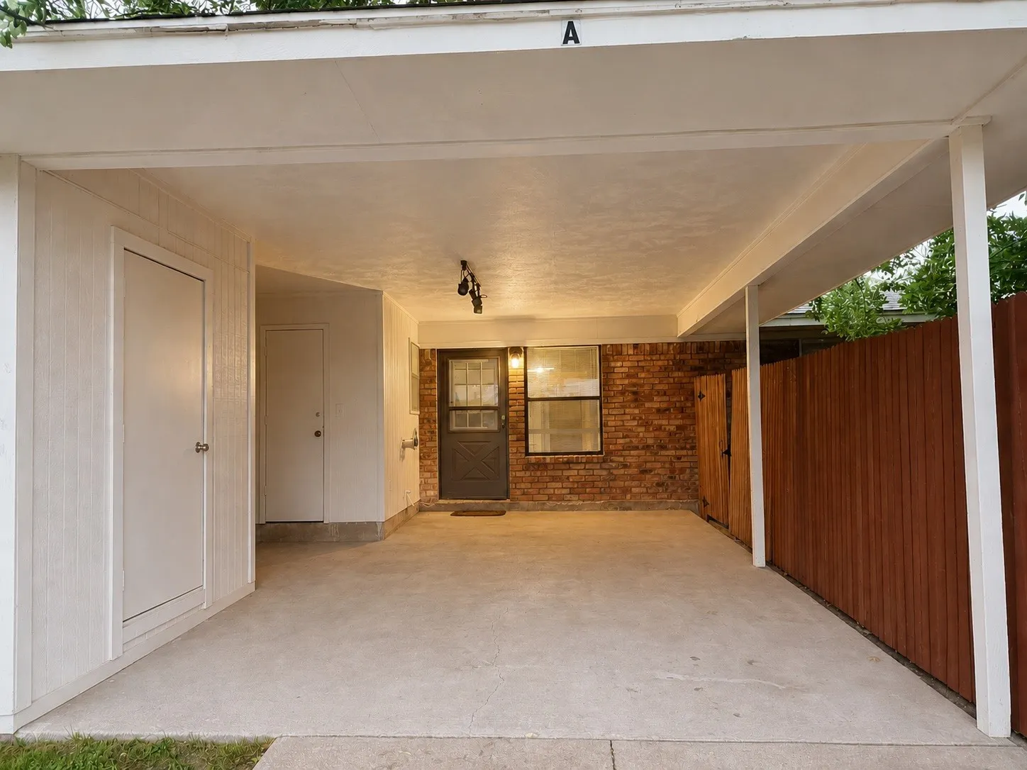 Duplex For Rent in Collin County , 2111 Quail Run A, Mc Kinney, Texas 75071, 2 Bedroom, 2 Bathroom, Garage spaces, 1,121 Sqft, built in 1972, mls#21360055, Real Estate Agent in Mc Kinney, Homes For Rent in Collin county, Homes For Rent in Mc Kinney, Realtor in Mc Kinney Texas, Real Estate Brokerage Independent Realty Texas, Luminita Cordes Realtor