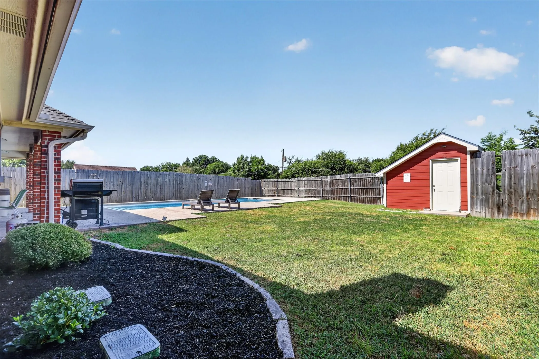 Single Family Residence For Sale in Tarrant County , 6829 Cheatham Drive, Watauga, Texas 76148, 4 Bedroom, 2 Bathroom, 2 Garage spaces, 2,510 Sqft, built in 2004, mls#21357931, Real Estate Agent in Watauga, Homes For Sale in Tarrant county, Homes For Sale in Watauga, Realtor in Watauga Texas, Real Estate Brokerage Independent Realty Texas, Luminita Cordes Realtor