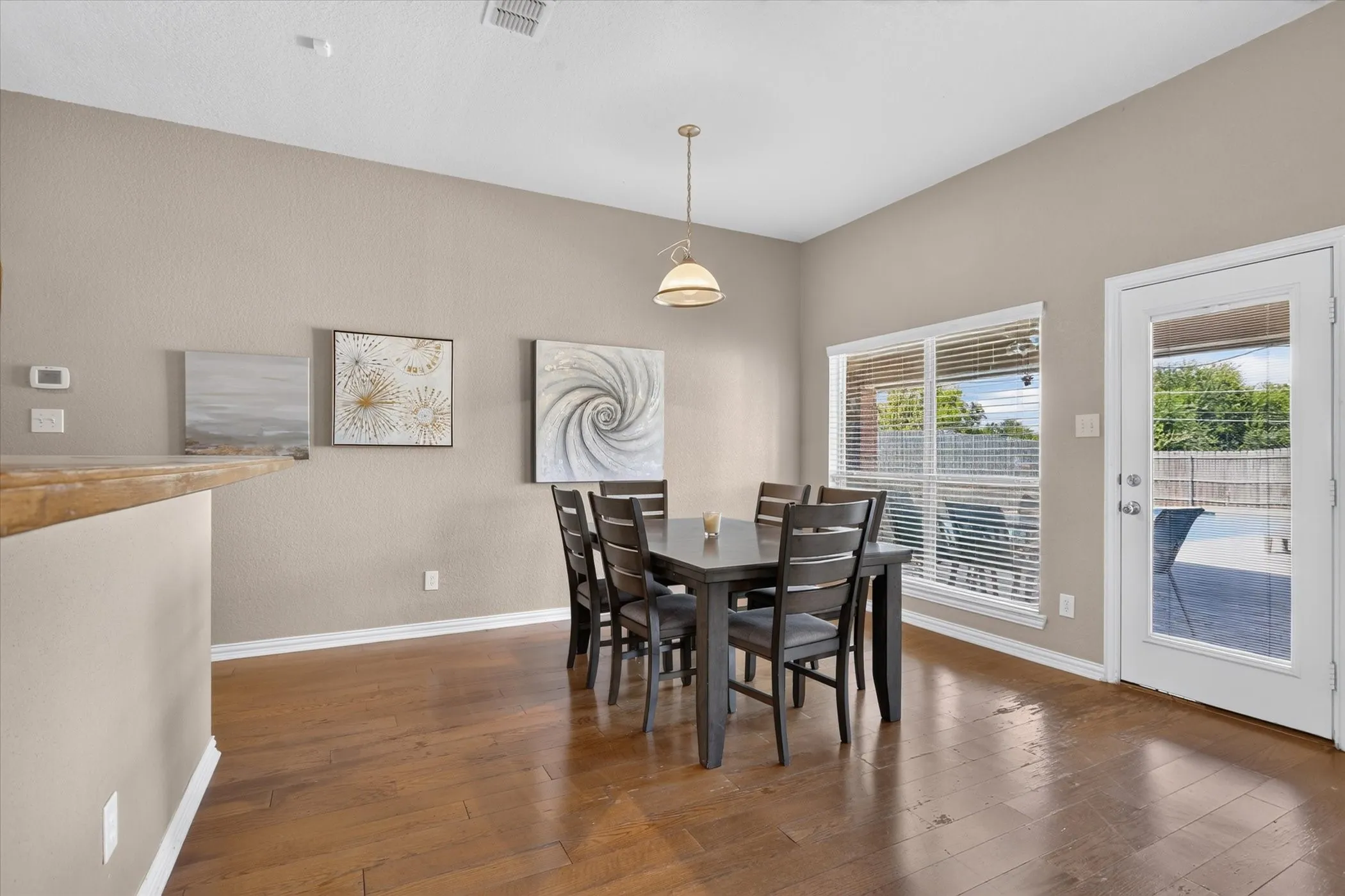 Single Family Residence For Sale in Tarrant County , 6829 Cheatham Drive, Watauga, Texas 76148, 4 Bedroom, 2 Bathroom, 2 Garage spaces, 2,510 Sqft, built in 2004, mls#21357931, Real Estate Agent in Watauga, Homes For Sale in Tarrant county, Homes For Sale in Watauga, Realtor in Watauga Texas, Real Estate Brokerage Independent Realty Texas, Luminita Cordes Realtor