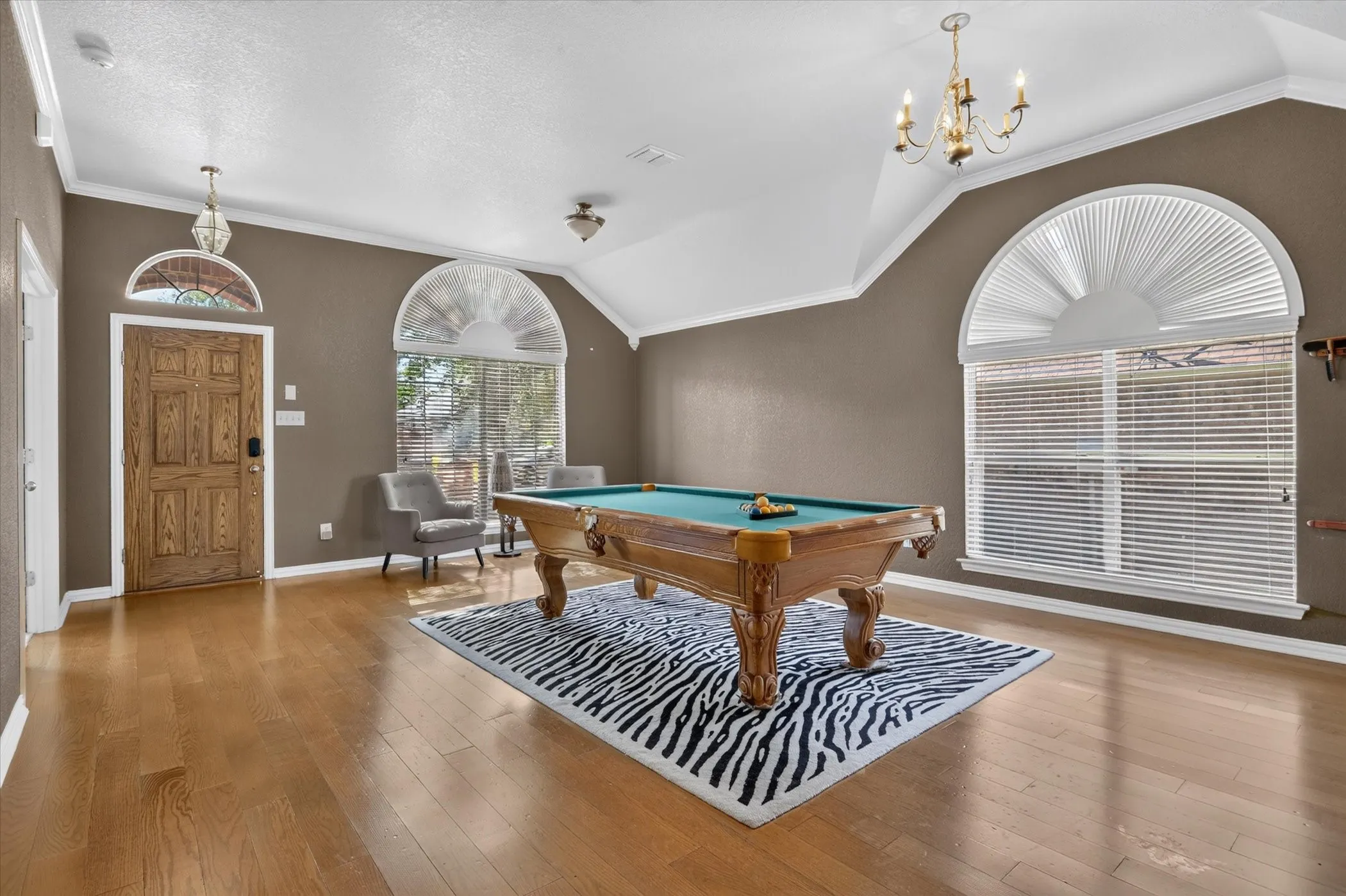 Single Family Residence For Sale in Tarrant County , 6829 Cheatham Drive, Watauga, Texas 76148, 4 Bedroom, 2 Bathroom, 2 Garage spaces, 2,510 Sqft, built in 2004, mls#21357931, Real Estate Agent in Watauga, Homes For Sale in Tarrant county, Homes For Sale in Watauga, Realtor in Watauga Texas, Real Estate Brokerage Independent Realty Texas, Luminita Cordes Realtor