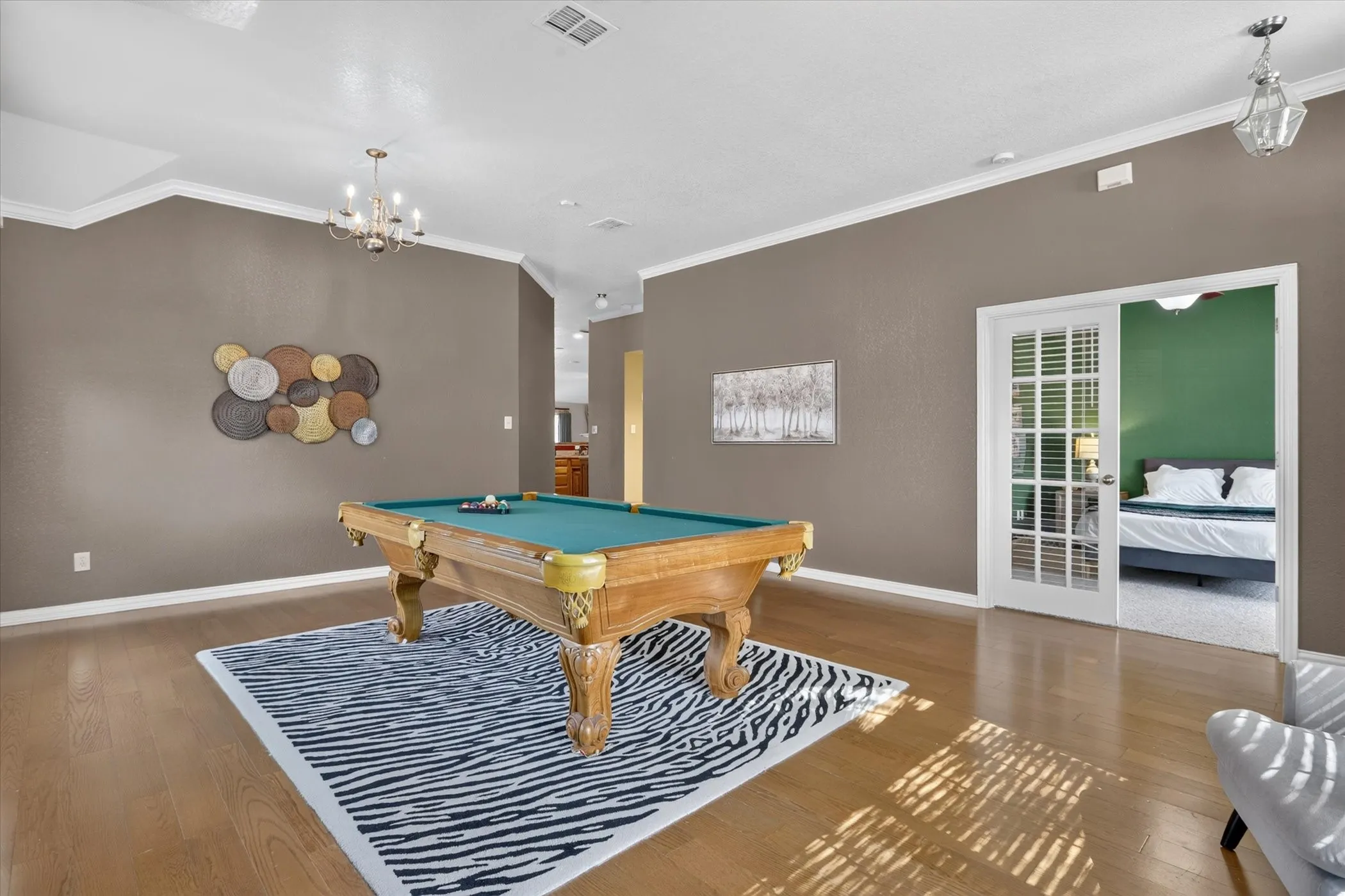 Single Family Residence For Sale in Tarrant County , 6829 Cheatham Drive, Watauga, Texas 76148, 4 Bedroom, 2 Bathroom, 2 Garage spaces, 2,510 Sqft, built in 2004, mls#21357931, Real Estate Agent in Watauga, Homes For Sale in Tarrant county, Homes For Sale in Watauga, Realtor in Watauga Texas, Real Estate Brokerage Independent Realty Texas, Luminita Cordes Realtor