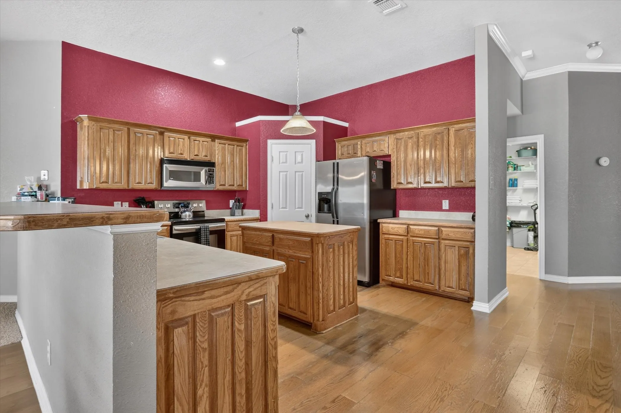 Single Family Residence For Sale in Tarrant County , 6829 Cheatham Drive, Watauga, Texas 76148, 4 Bedroom, 2 Bathroom, 2 Garage spaces, 2,510 Sqft, built in 2004, mls#21357931, Real Estate Agent in Watauga, Homes For Sale in Tarrant county, Homes For Sale in Watauga, Realtor in Watauga Texas, Real Estate Brokerage Independent Realty Texas, Luminita Cordes Realtor