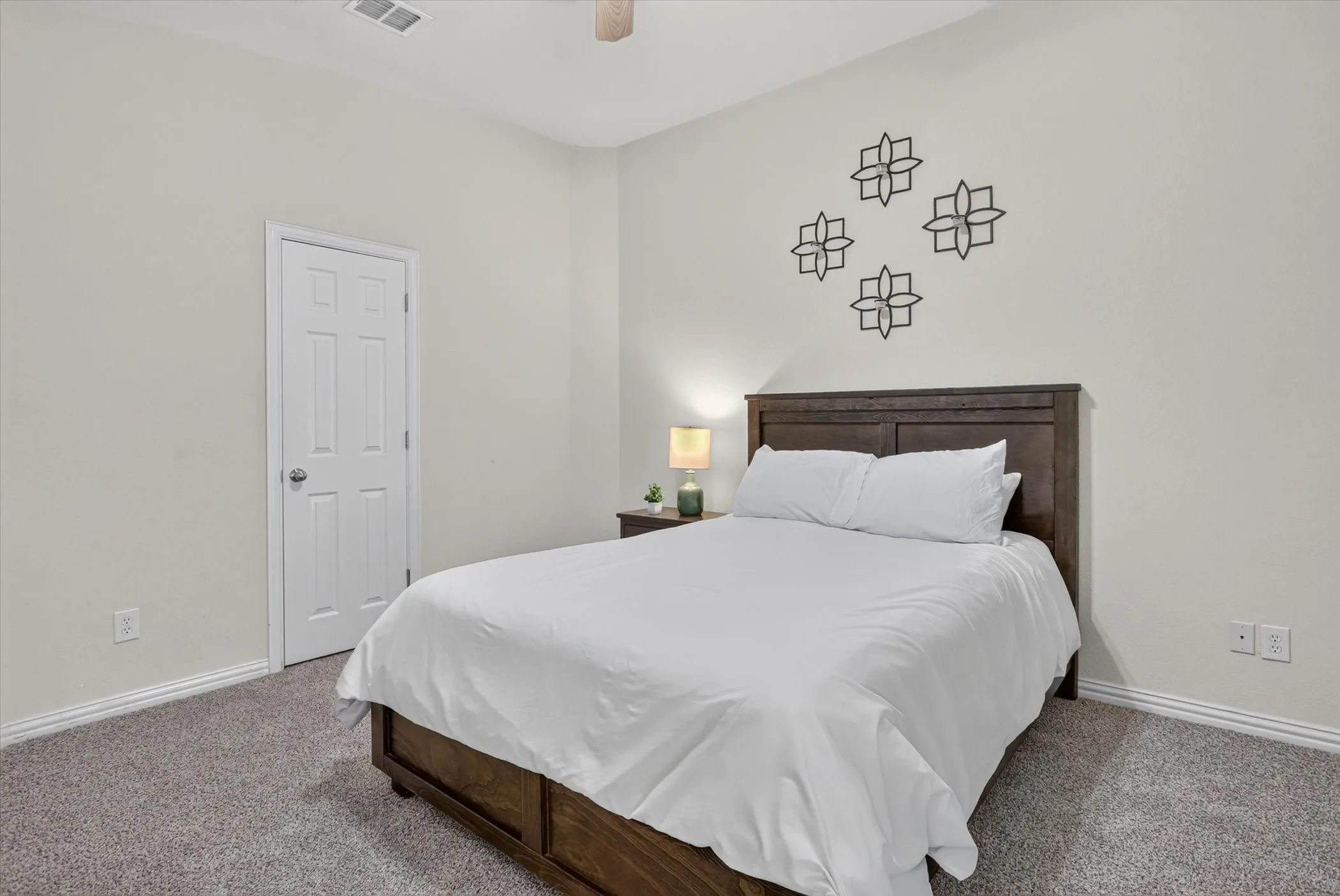 Single Family Residence For Sale in Tarrant County , 6829 Cheatham Drive, Watauga, Texas 76148, 4 Bedroom, 2 Bathroom, 2 Garage spaces, 2,510 Sqft, built in 2004, mls#21357931, Real Estate Agent in Watauga, Homes For Sale in Tarrant county, Homes For Sale in Watauga, Realtor in Watauga Texas, Real Estate Brokerage Independent Realty Texas, Luminita Cordes Realtor