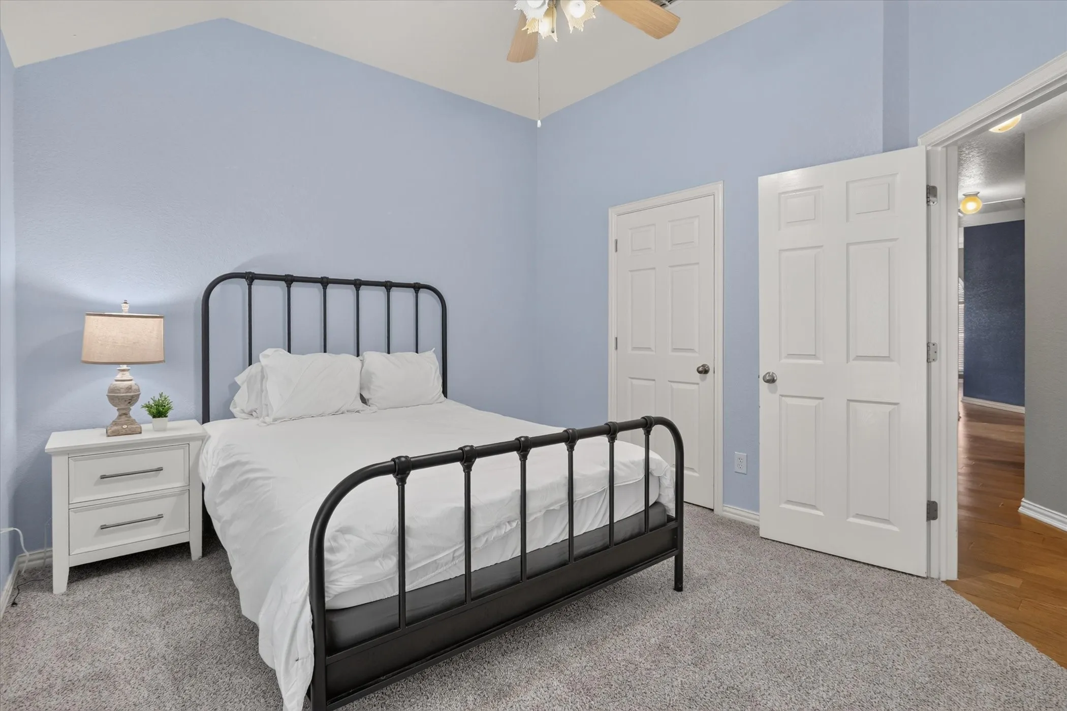 Single Family Residence For Sale in Tarrant County , 6829 Cheatham Drive, Watauga, Texas 76148, 4 Bedroom, 2 Bathroom, 2 Garage spaces, 2,510 Sqft, built in 2004, mls#21357931, Real Estate Agent in Watauga, Homes For Sale in Tarrant county, Homes For Sale in Watauga, Realtor in Watauga Texas, Real Estate Brokerage Independent Realty Texas, Luminita Cordes Realtor