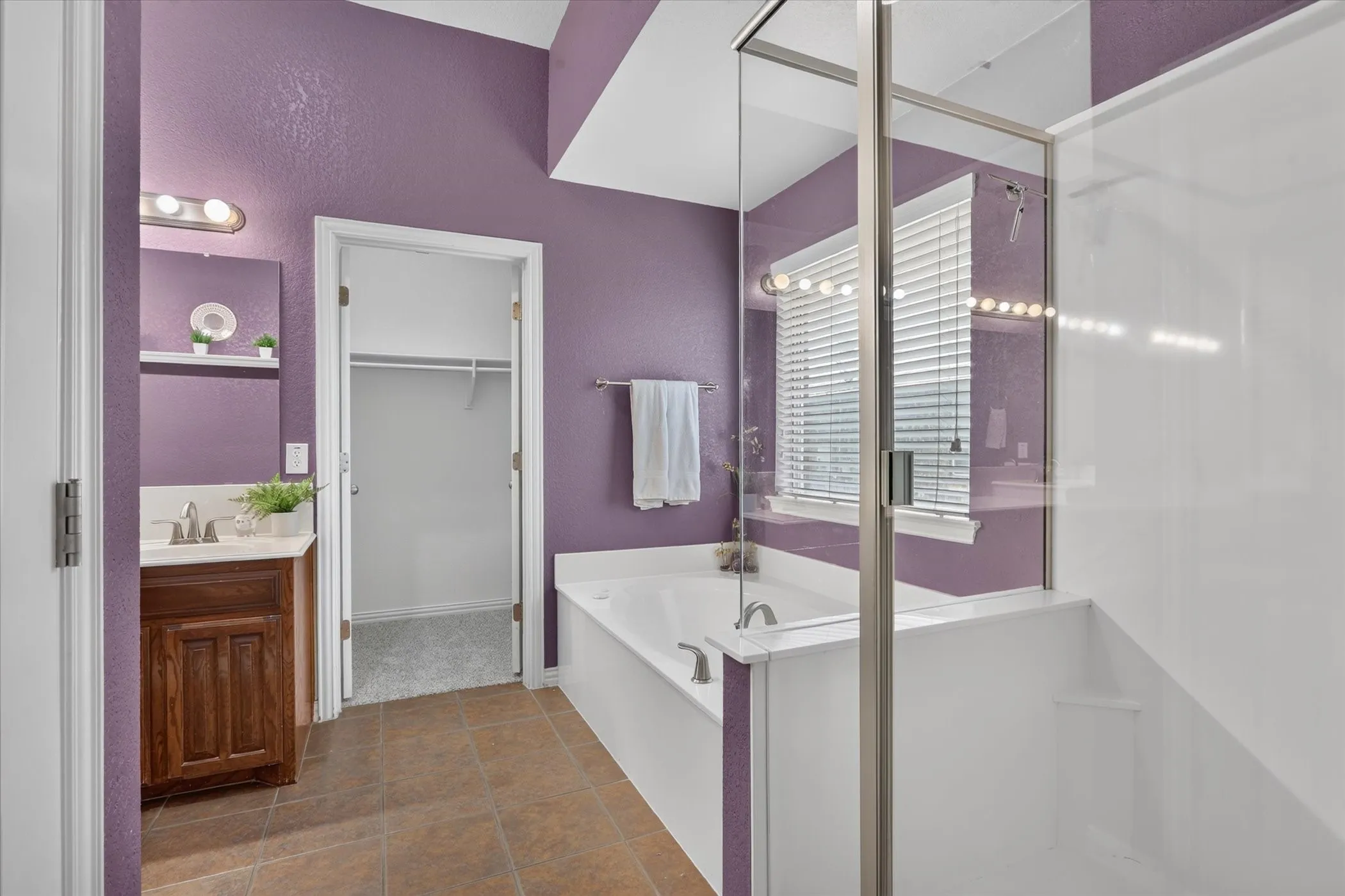 Single Family Residence For Sale in Tarrant County , 6829 Cheatham Drive, Watauga, Texas 76148, 4 Bedroom, 2 Bathroom, 2 Garage spaces, 2,510 Sqft, built in 2004, mls#21357931, Real Estate Agent in Watauga, Homes For Sale in Tarrant county, Homes For Sale in Watauga, Realtor in Watauga Texas, Real Estate Brokerage Independent Realty Texas, Luminita Cordes Realtor