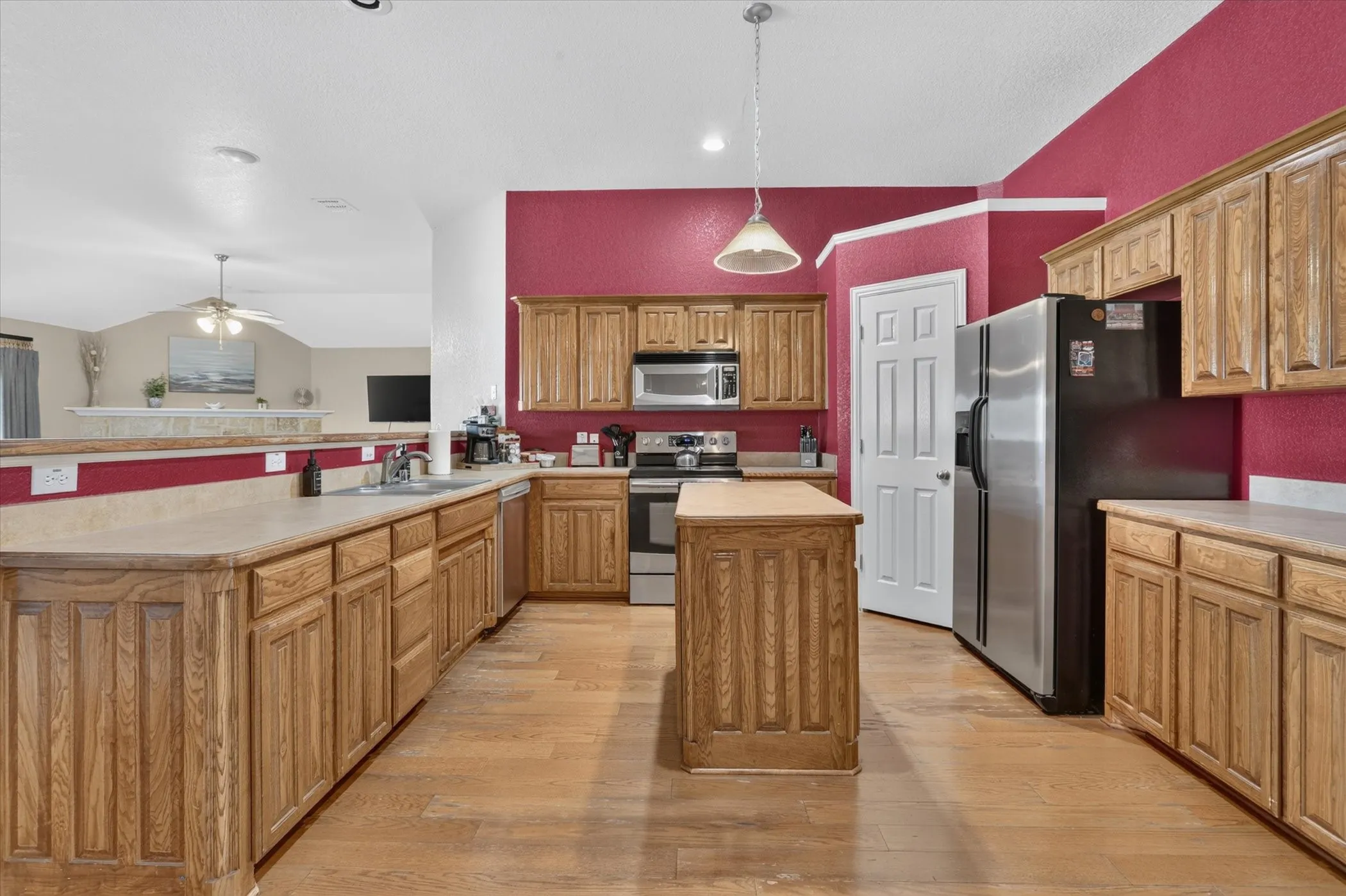 Single Family Residence For Sale in Tarrant County , 6829 Cheatham Drive, Watauga, Texas 76148, 4 Bedroom, 2 Bathroom, 2 Garage spaces, 2,510 Sqft, built in 2004, mls#21357931, Real Estate Agent in Watauga, Homes For Sale in Tarrant county, Homes For Sale in Watauga, Realtor in Watauga Texas, Real Estate Brokerage Independent Realty Texas, Luminita Cordes Realtor