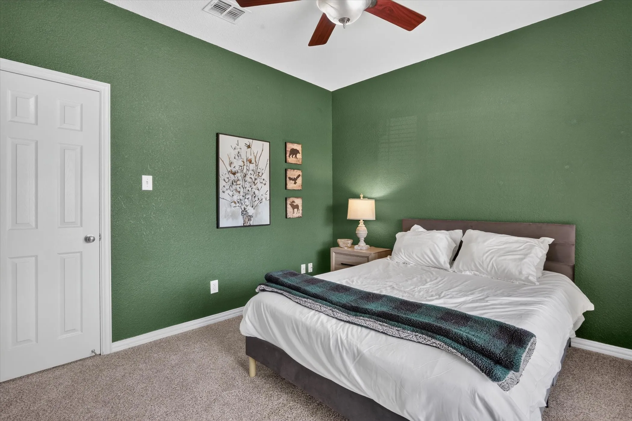 Single Family Residence For Sale in Tarrant County , 6829 Cheatham Drive, Watauga, Texas 76148, 4 Bedroom, 2 Bathroom, 2 Garage spaces, 2,510 Sqft, built in 2004, mls#21357931, Real Estate Agent in Watauga, Homes For Sale in Tarrant county, Homes For Sale in Watauga, Realtor in Watauga Texas, Real Estate Brokerage Independent Realty Texas, Luminita Cordes Realtor