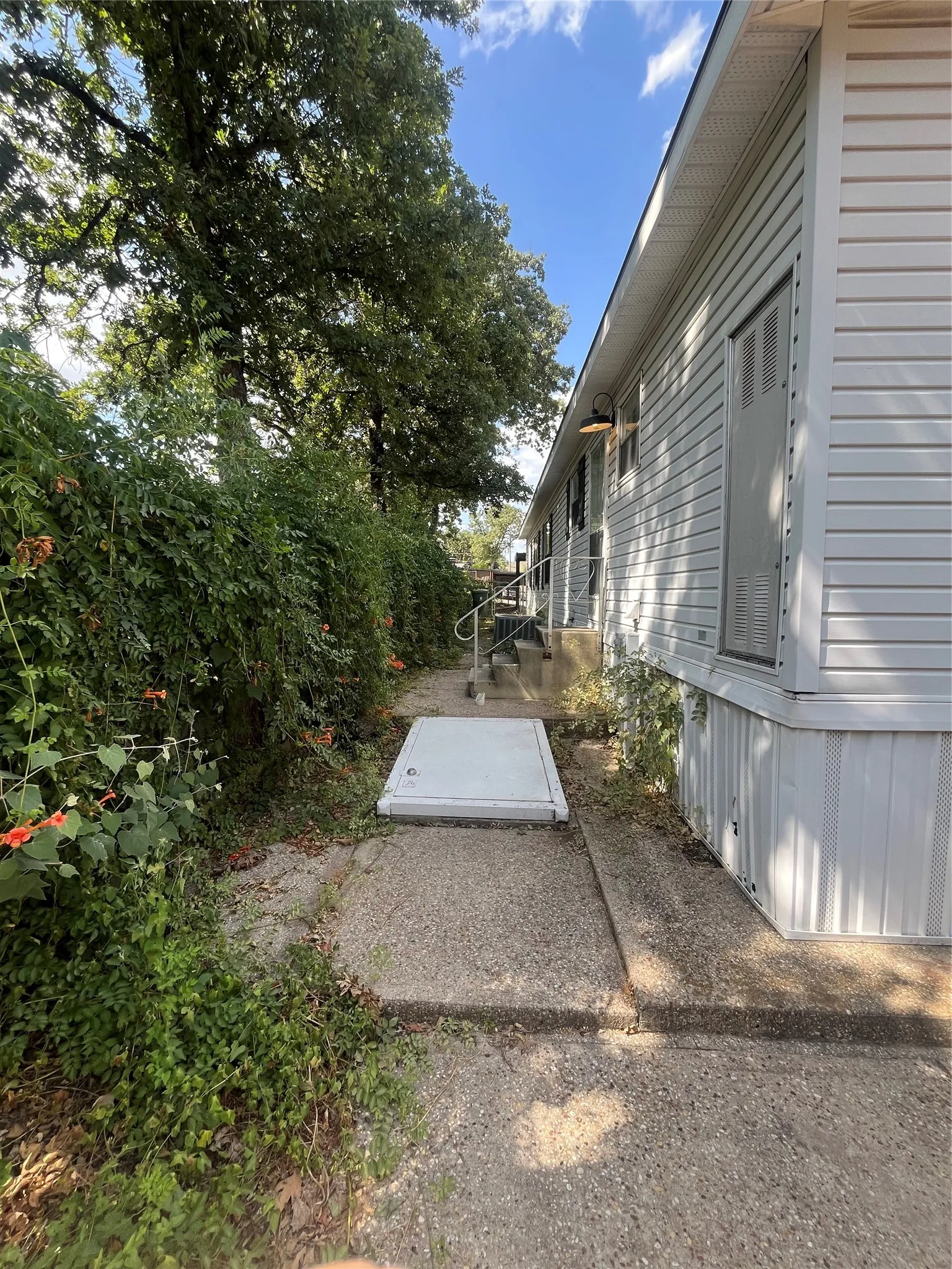 Mobile Home For Sale in Tarrant County , 4322 Bradley Lane, Arlington, Texas 76017, 4 Bedroom, 2 Bathroom, Garage spaces, 1,680 Sqft, built in 1997, mls#21356014, Real Estate Agent in Arlington, Homes For Sale in Tarrant county, Homes For Sale in Arlington, Realtor in Arlington Texas, Real Estate Brokerage Independent Realty Texas, Luminita Cordes Realtor