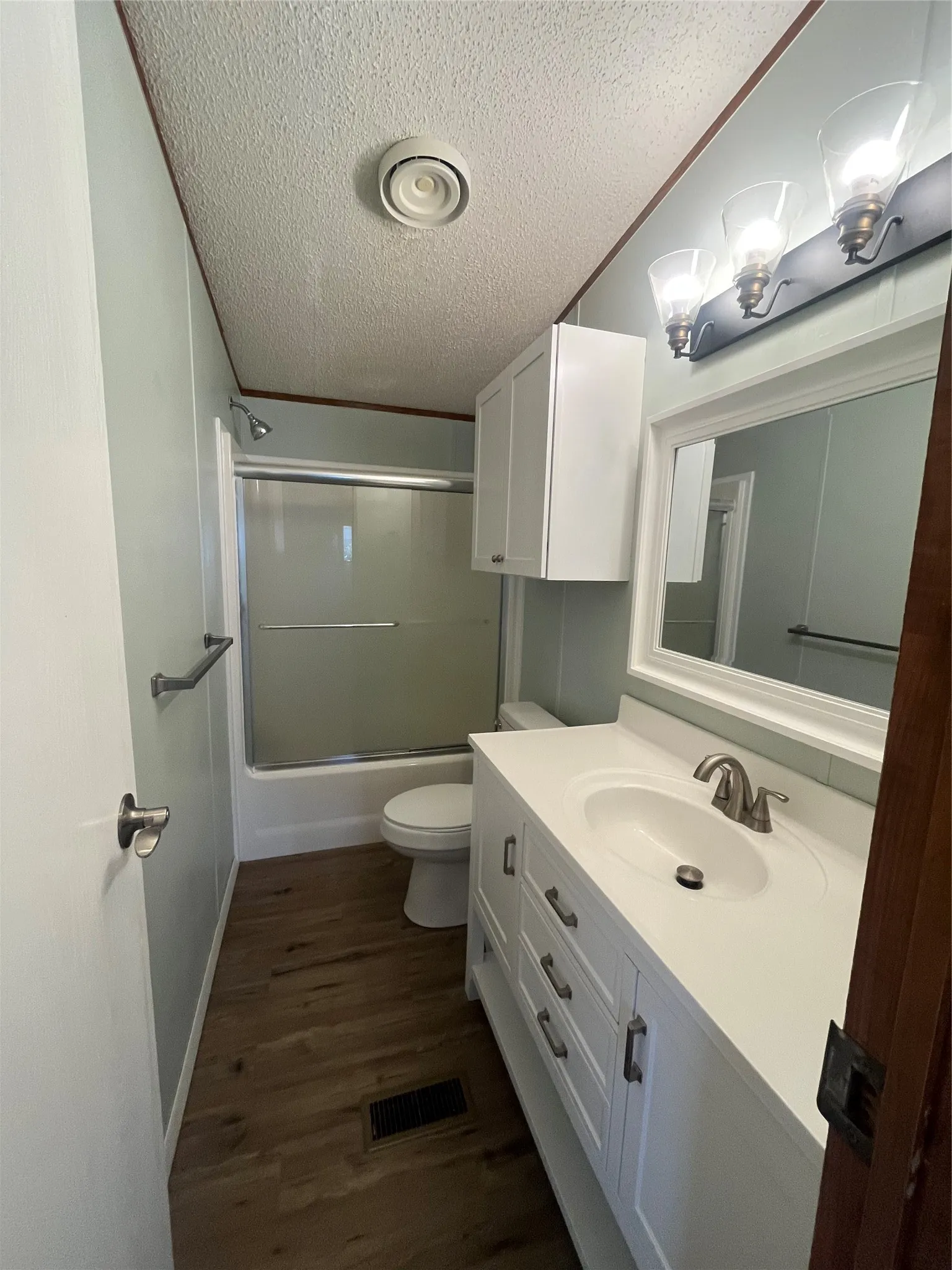 Guest Full Bath