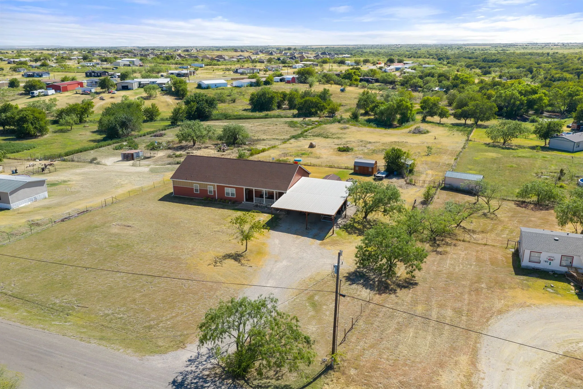 Single Family Residence For Sale in Ellis County , 737 Bunk House Drive, Venus, Texas 76084, 4 Bedroom, 2 Bathroom, Garage spaces, 2,746 Sqft, built in 2016, mls#21358947, Real Estate Agent in Venus, Homes For Sale in Ellis county, Homes For Sale in Venus, Realtor in Venus Texas, Real Estate Brokerage Independent Realty Texas, Luminita Cordes Realtor