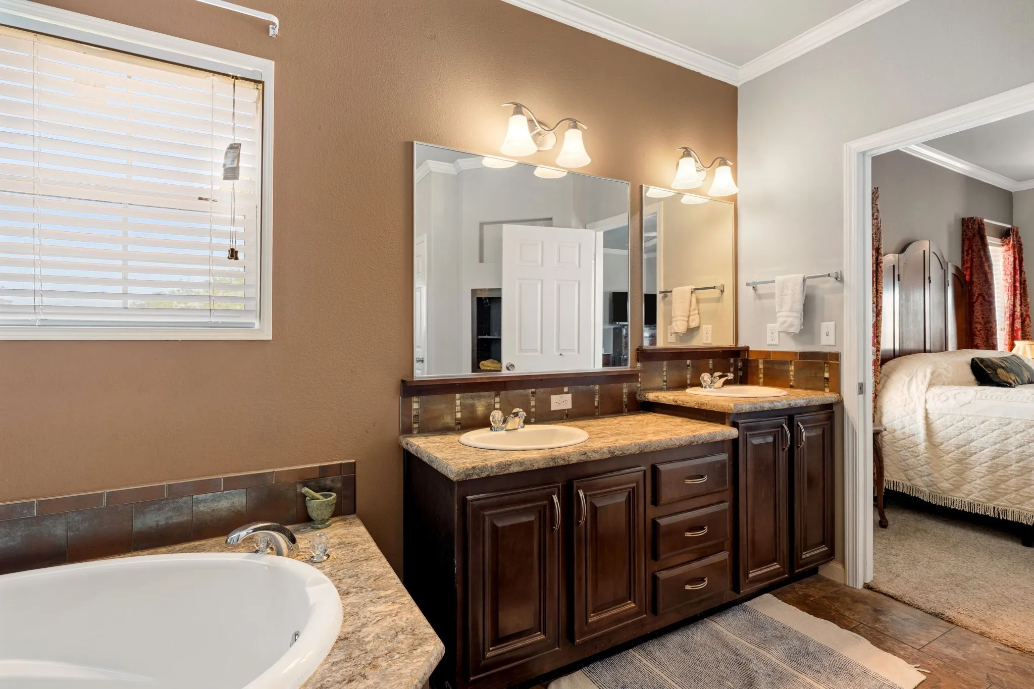 Single Family Residence For Sale in Ellis County , 737 Bunk House Drive, Venus, Texas 76084, 4 Bedroom, 2 Bathroom, Garage spaces, 2,746 Sqft, built in 2016, mls#21358947, Real Estate Agent in Venus, Homes For Sale in Ellis county, Homes For Sale in Venus, Realtor in Venus Texas, Real Estate Brokerage Independent Realty Texas, Luminita Cordes Realtor