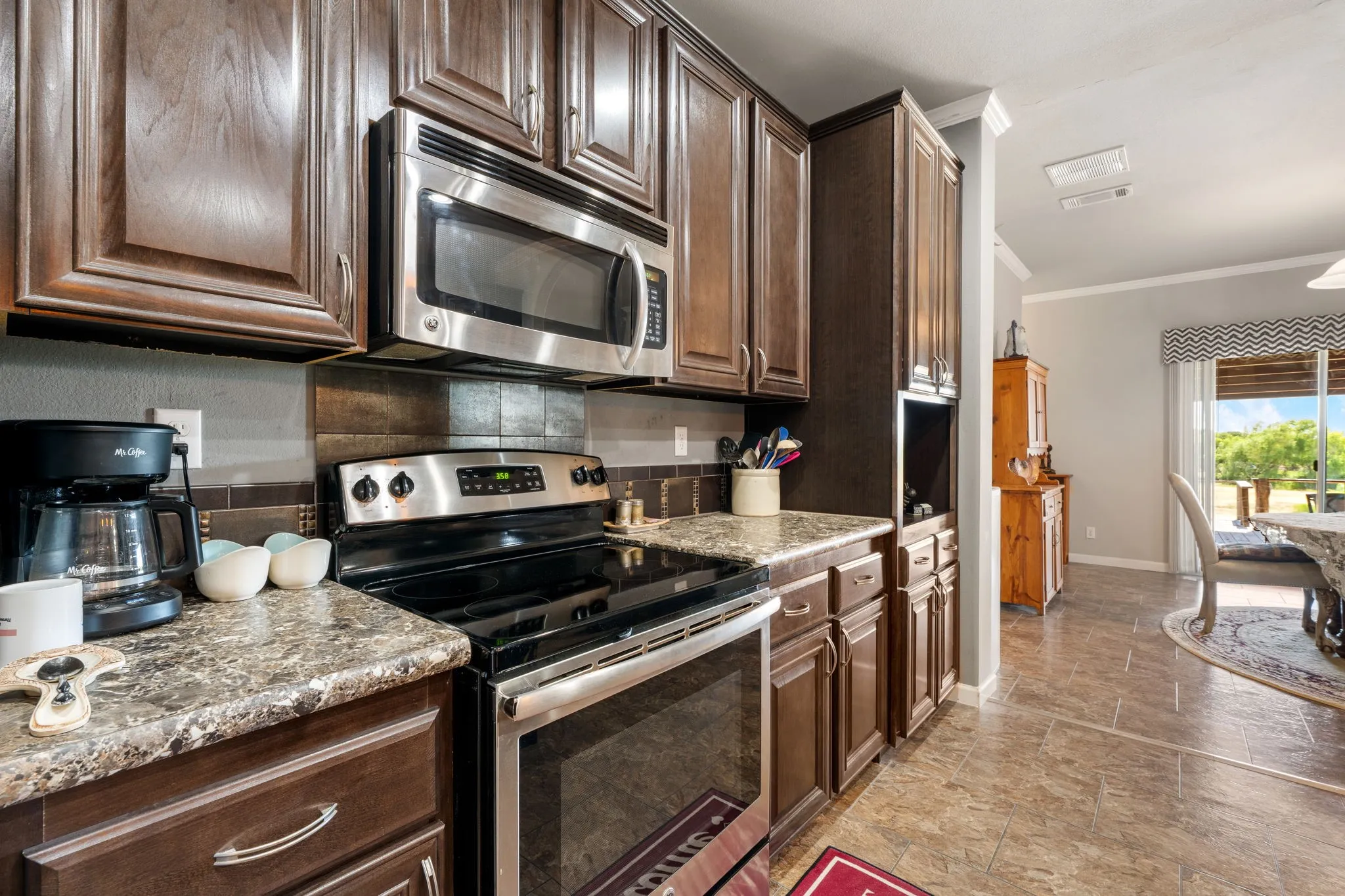 Single Family Residence For Sale in Ellis County , 737 Bunk House Drive, Venus, Texas 76084, 4 Bedroom, 2 Bathroom, Garage spaces, 2,746 Sqft, built in 2016, mls#21358947, Real Estate Agent in Venus, Homes For Sale in Ellis county, Homes For Sale in Venus, Realtor in Venus Texas, Real Estate Brokerage Independent Realty Texas, Luminita Cordes Realtor