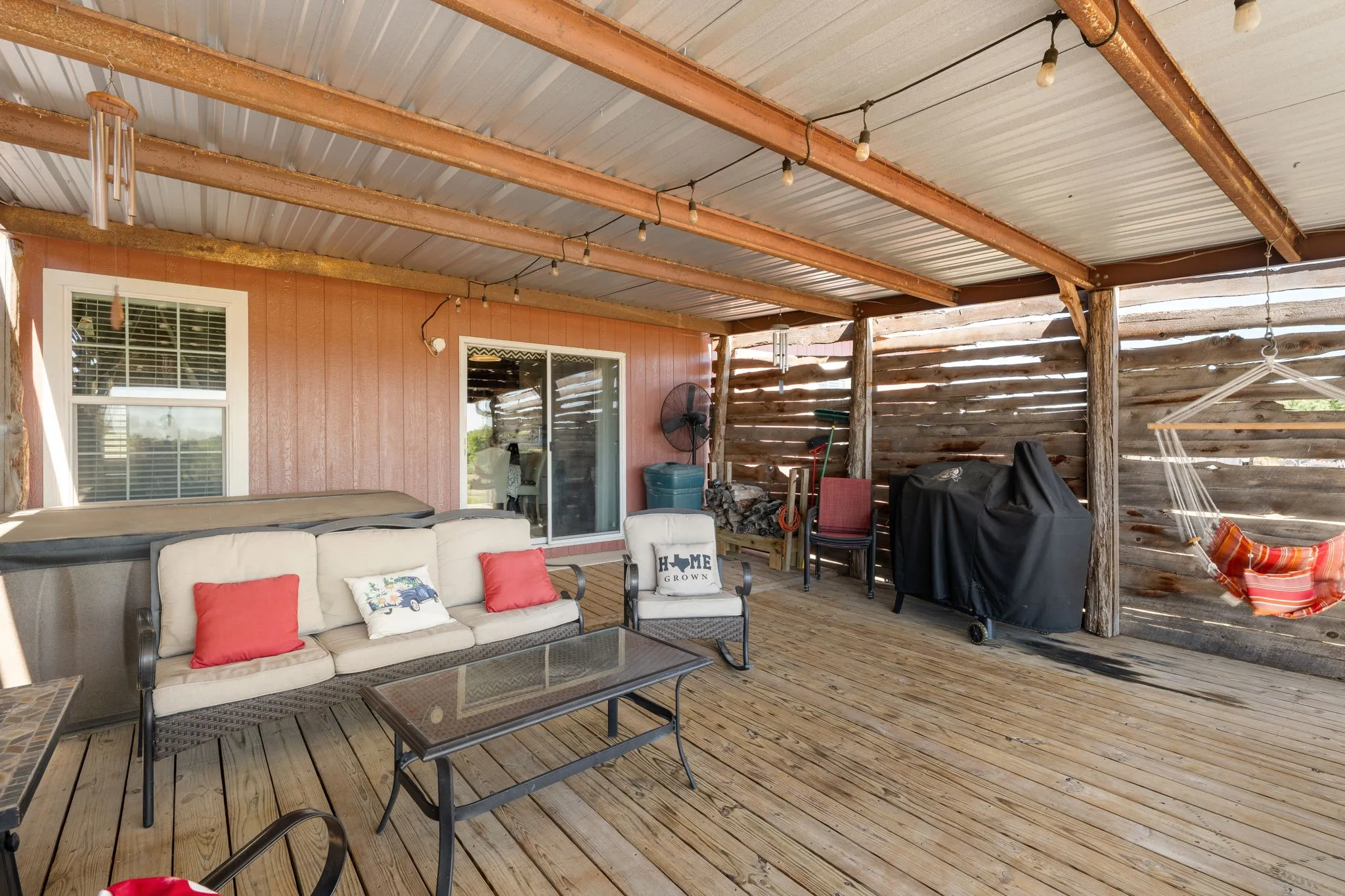 Single Family Residence For Sale in Ellis County , 737 Bunk House Drive, Venus, Texas 76084, 4 Bedroom, 2 Bathroom, Garage spaces, 2,746 Sqft, built in 2016, mls#21358947, Real Estate Agent in Venus, Homes For Sale in Ellis county, Homes For Sale in Venus, Realtor in Venus Texas, Real Estate Brokerage Independent Realty Texas, Luminita Cordes Realtor