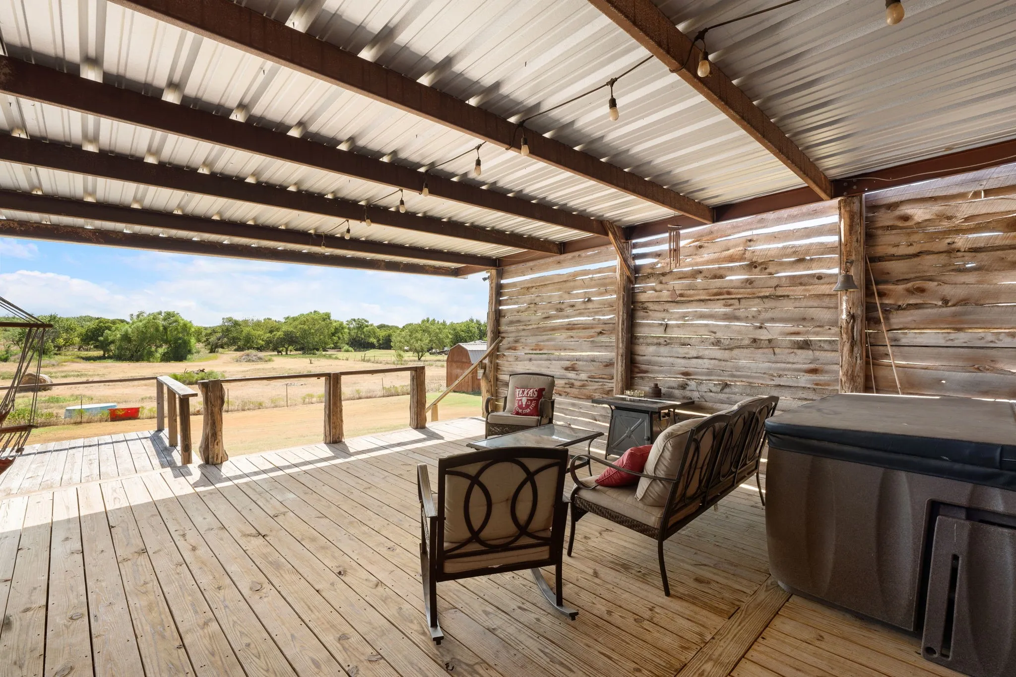 Single Family Residence For Sale in Ellis County , 737 Bunk House Drive, Venus, Texas 76084, 4 Bedroom, 2 Bathroom, Garage spaces, 2,746 Sqft, built in 2016, mls#21358947, Real Estate Agent in Venus, Homes For Sale in Ellis county, Homes For Sale in Venus, Realtor in Venus Texas, Real Estate Brokerage Independent Realty Texas, Luminita Cordes Realtor