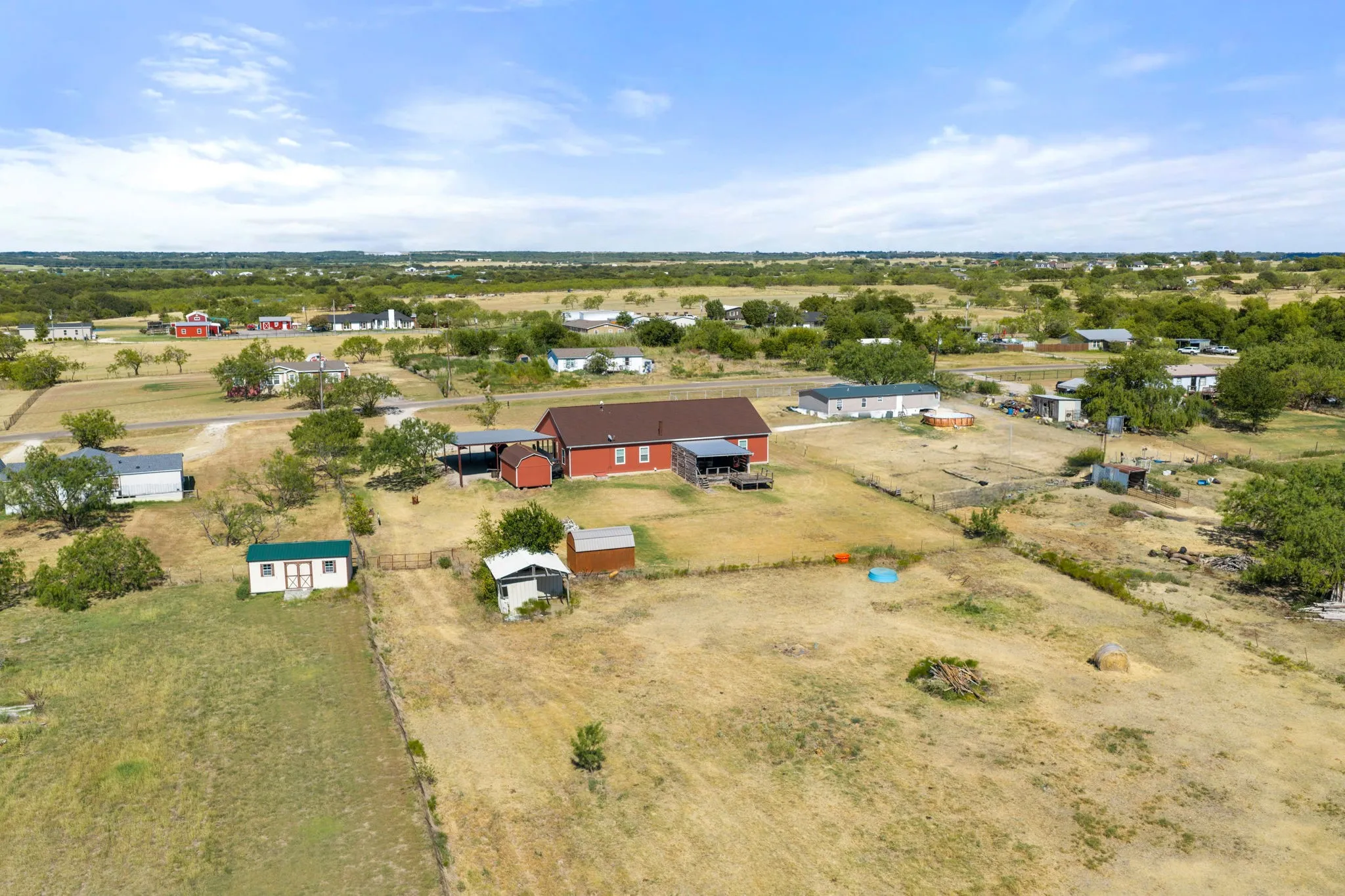 Single Family Residence For Sale in Ellis County , 737 Bunk House Drive, Venus, Texas 76084, 4 Bedroom, 2 Bathroom, Garage spaces, 2,746 Sqft, built in 2016, mls#21358947, Real Estate Agent in Venus, Homes For Sale in Ellis county, Homes For Sale in Venus, Realtor in Venus Texas, Real Estate Brokerage Independent Realty Texas, Luminita Cordes Realtor
