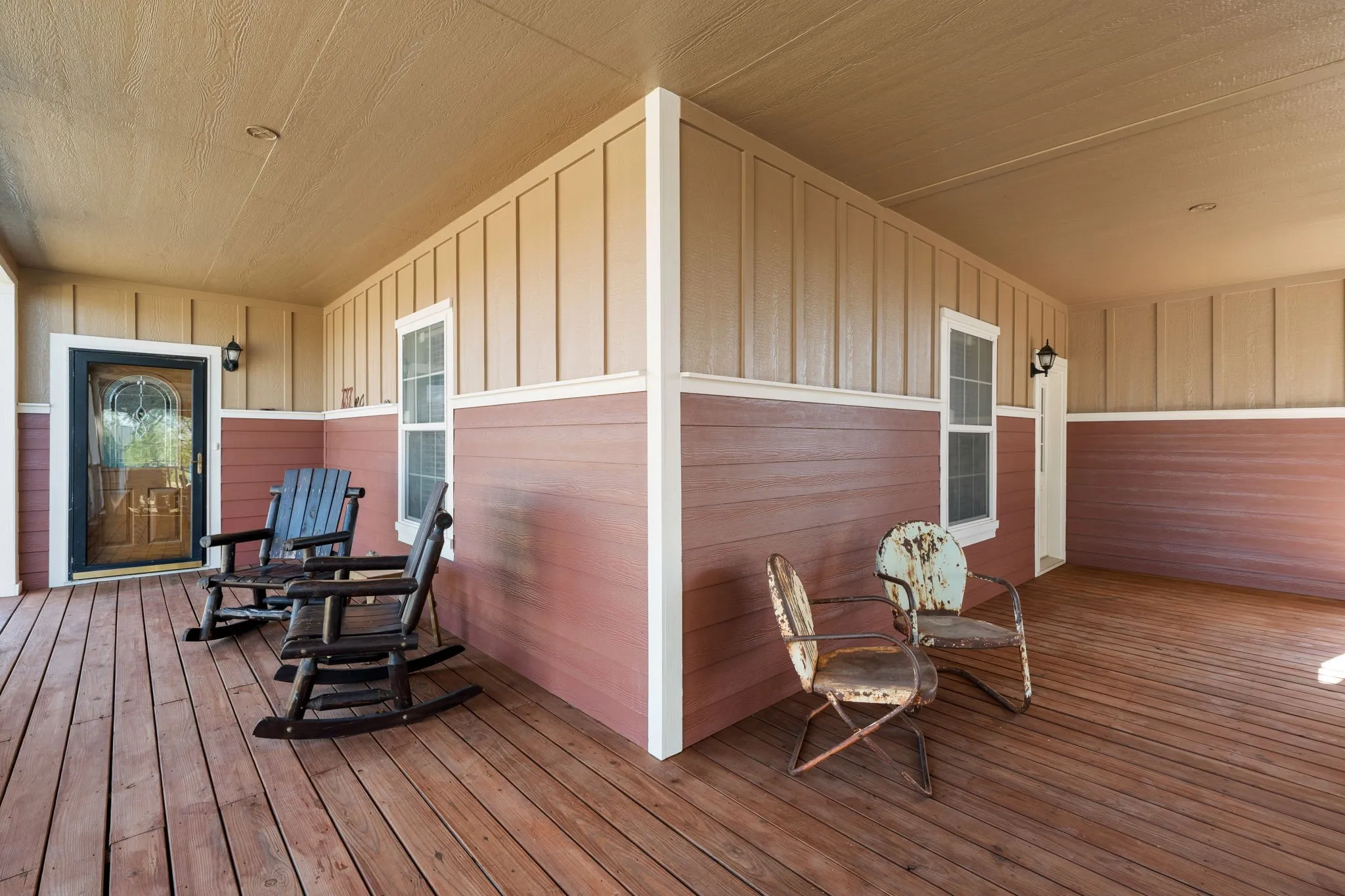 Single Family Residence For Sale in Ellis County , 737 Bunk House Drive, Venus, Texas 76084, 4 Bedroom, 2 Bathroom, Garage spaces, 2,746 Sqft, built in 2016, mls#21358947, Real Estate Agent in Venus, Homes For Sale in Ellis county, Homes For Sale in Venus, Realtor in Venus Texas, Real Estate Brokerage Independent Realty Texas, Luminita Cordes Realtor