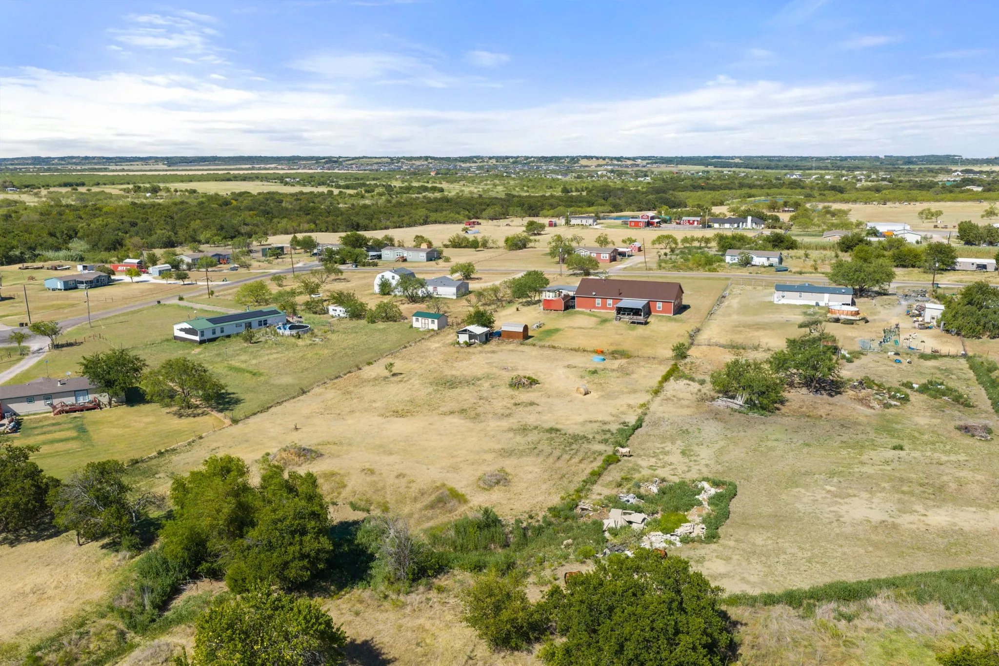 Single Family Residence For Sale in Ellis County , 737 Bunk House Drive, Venus, Texas 76084, 4 Bedroom, 2 Bathroom, Garage spaces, 2,746 Sqft, built in 2016, mls#21358947, Real Estate Agent in Venus, Homes For Sale in Ellis county, Homes For Sale in Venus, Realtor in Venus Texas, Real Estate Brokerage Independent Realty Texas, Luminita Cordes Realtor