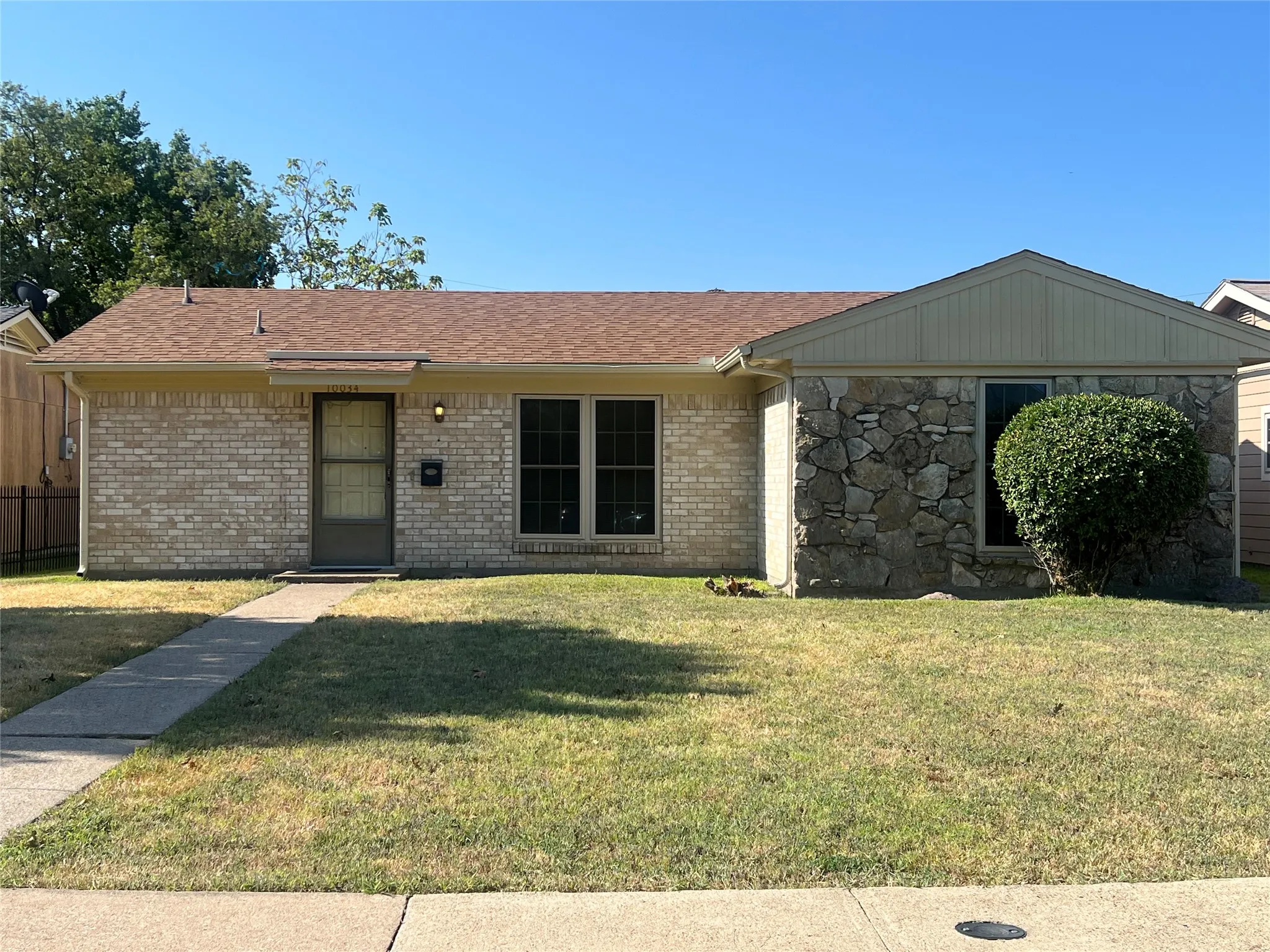 Single Family Residence For Sale in Dallas County , 10034 Hymie Circle, Dallas, Texas 75217, 3 Bedroom, 2 Bathroom, 2 Garage spaces, 1,284 Sqft, built in 1971, mls#21357432, Real Estate Agent in Dallas, Homes For Sale in Dallas county, Homes For Sale in Dallas, Realtor in Dallas Texas, Real Estate Brokerage Independent Realty Texas, Luminita Cordes Realtor