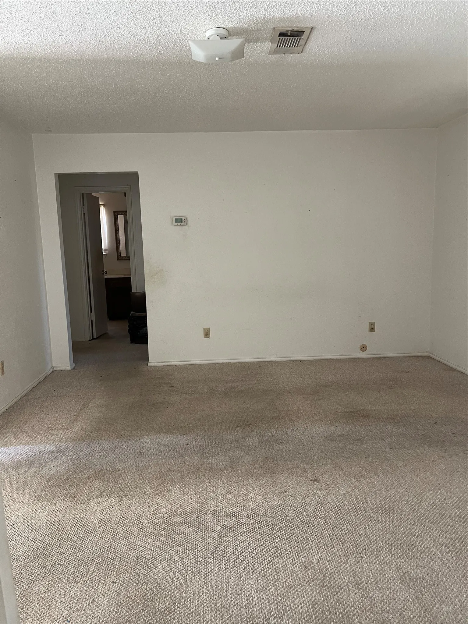 Single Family Residence For Sale in Dallas County , 10034 Hymie Circle, Dallas, Texas 75217, 3 Bedroom, 2 Bathroom, 2 Garage spaces, 1,284 Sqft, built in 1971, mls#21357432, Real Estate Agent in Dallas, Homes For Sale in Dallas county, Homes For Sale in Dallas, Realtor in Dallas Texas, Real Estate Brokerage Independent Realty Texas, Luminita Cordes Realtor