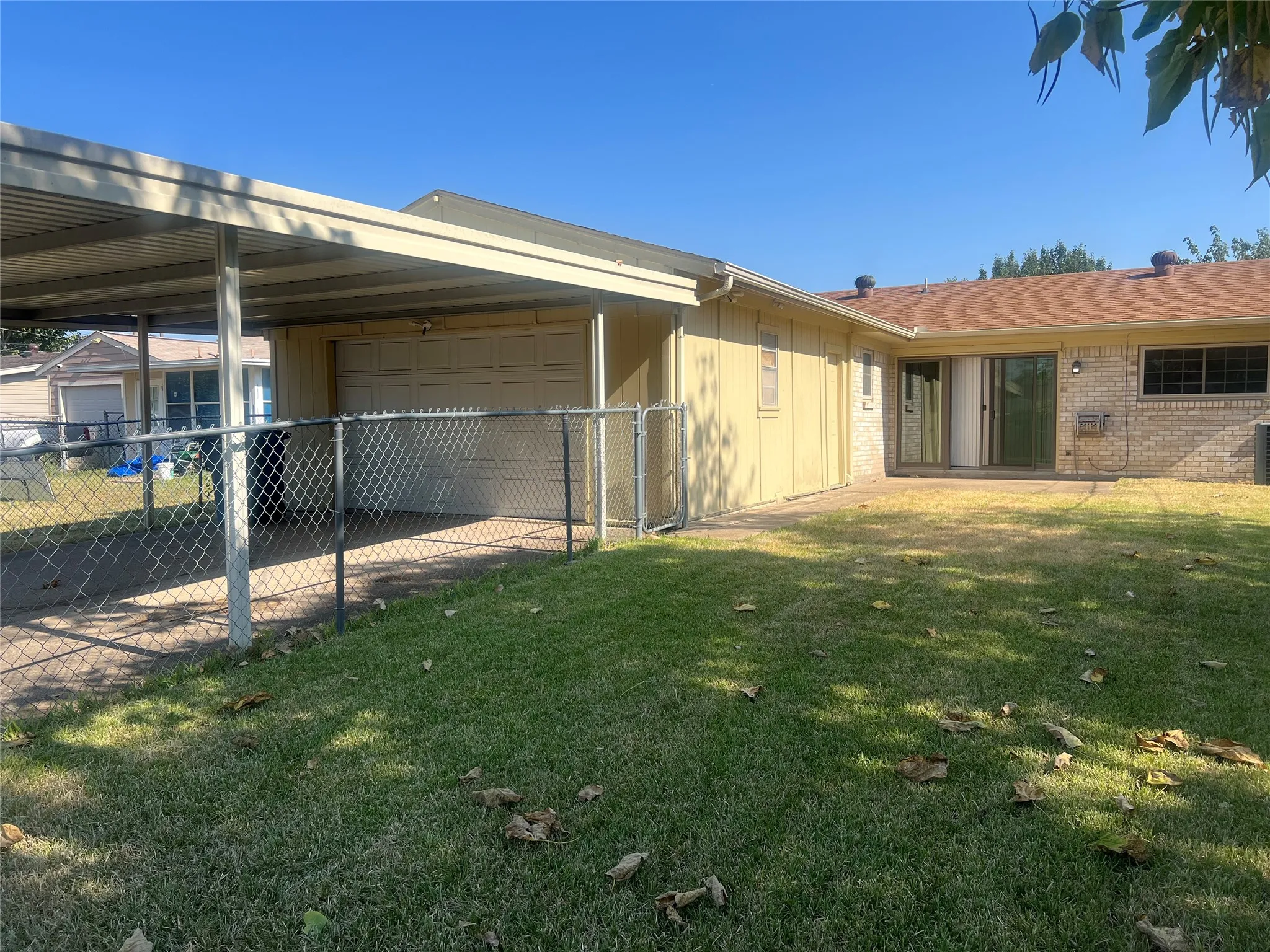 Single Family Residence For Sale in Dallas County , 10034 Hymie Circle, Dallas, Texas 75217, 3 Bedroom, 2 Bathroom, 2 Garage spaces, 1,284 Sqft, built in 1971, mls#21357432, Real Estate Agent in Dallas, Homes For Sale in Dallas county, Homes For Sale in Dallas, Realtor in Dallas Texas, Real Estate Brokerage Independent Realty Texas, Luminita Cordes Realtor