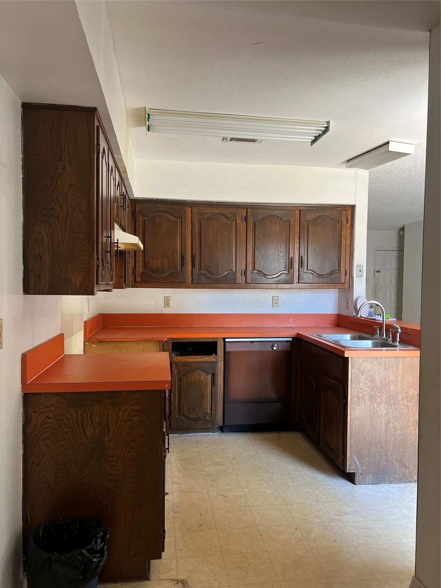 Single Family Residence For Sale in Dallas County , 10034 Hymie Circle, Dallas, Texas 75217, 3 Bedroom, 2 Bathroom, 2 Garage spaces, 1,284 Sqft, built in 1971, mls#21357432, Real Estate Agent in Dallas, Homes For Sale in Dallas county, Homes For Sale in Dallas, Realtor in Dallas Texas, Real Estate Brokerage Independent Realty Texas, Luminita Cordes Realtor