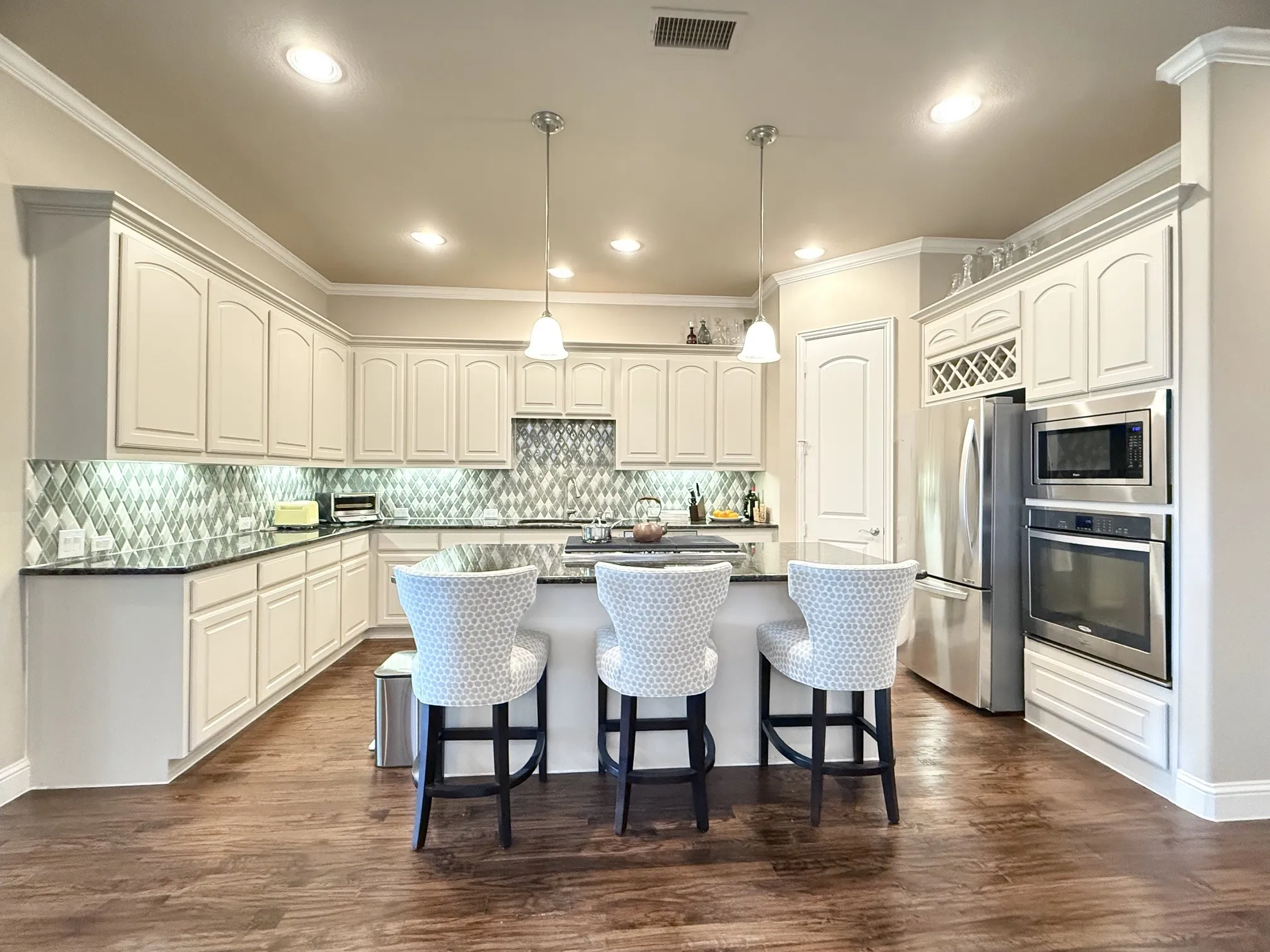 Gourmet kitchen