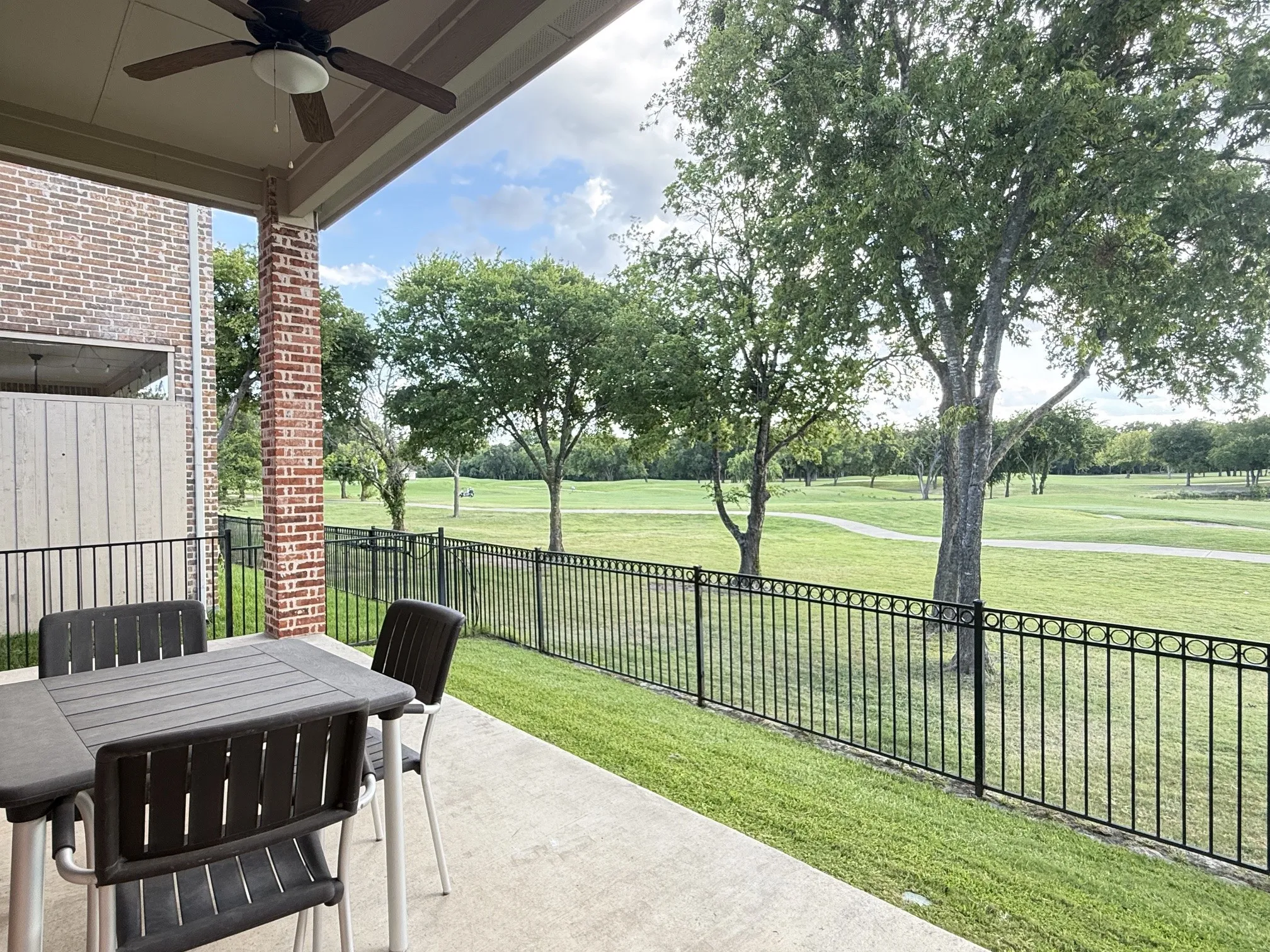 Single Family Residence For Sale in Dallas County , 2313 Chadwick Lane, Garland, Texas 75044, 3 Bedroom, 3 Bathroom, 2 Garage spaces, 3,230 Sqft, built in 2015, mls#21357199, Real Estate Agent in Garland, Homes For Sale in Dallas county, Homes For Sale in Garland, Realtor in Garland Texas, Real Estate Brokerage Independent Realty Texas, Luminita Cordes Realtor