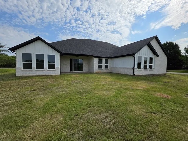 Single Family Residence For Sale in Hill County , 22103 Greenbriar Drive, Whitney, Texas 76692, 4 Bedroom, 4 Bathroom, 3 Garage spaces, 2,943 Sqft, built in 2024, mls#21360071, Real Estate Agent in Whitney, Homes For Sale in Hill county, Homes For Sale in Whitney, Realtor in Whitney Texas, Real Estate Brokerage Independent Realty Texas, Luminita Cordes Realtor
