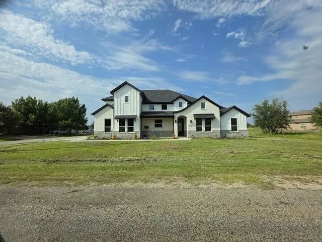 Single Family Residence For Sale in Hill County , 22103 Greenbriar Drive, Whitney, Texas 76692, 4 Bedroom, 4 Bathroom, 3 Garage spaces, 2,943 Sqft, built in 2024, mls#21360071, Real Estate Agent in Whitney, Homes For Sale in Hill county, Homes For Sale in Whitney, Realtor in Whitney Texas, Real Estate Brokerage Independent Realty Texas, Luminita Cordes Realtor