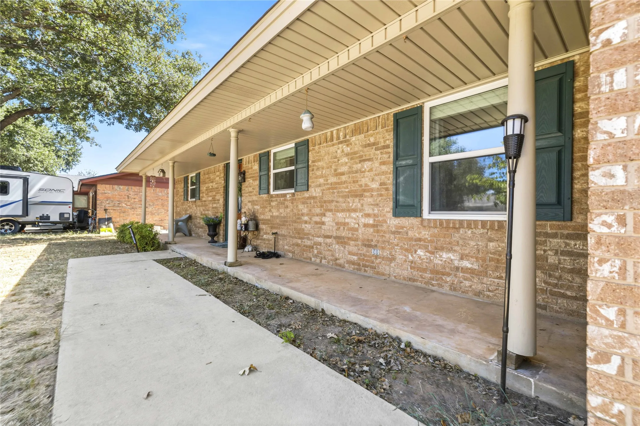Single Family Residence For Sale in Brown County , 2107 16th Street, Brownwood, Texas 76801, 3 Bedroom, 2 Bathroom, 2 Garage spaces, 1,449 Sqft, built in 1968, mls#21359985, Real Estate Agent in Brownwood, Homes For Sale in Brown county, Homes For Sale in Brownwood, Realtor in Brownwood Texas, Real Estate Brokerage Independent Realty Texas, Luminita Cordes Realtor