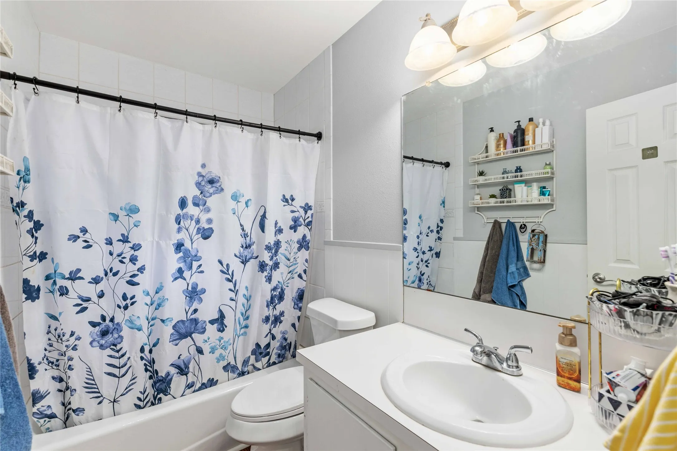 Single Family Residence For Sale in Brown County , 2107 16th Street, Brownwood, Texas 76801, 3 Bedroom, 2 Bathroom, 2 Garage spaces, 1,449 Sqft, built in 1968, mls#21359985, Real Estate Agent in Brownwood, Homes For Sale in Brown county, Homes For Sale in Brownwood, Realtor in Brownwood Texas, Real Estate Brokerage Independent Realty Texas, Luminita Cordes Realtor