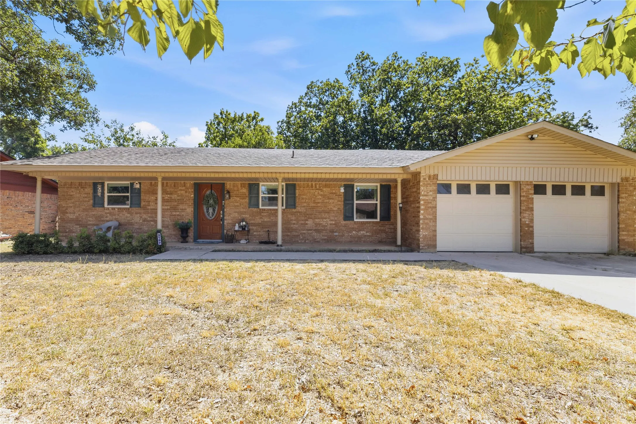 Single Family Residence For Sale in Brown County , 2107 16th Street, Brownwood, Texas 76801, 3 Bedroom, 2 Bathroom, 2 Garage spaces, 1,449 Sqft, built in 1968, mls#21359985, Real Estate Agent in Brownwood, Homes For Sale in Brown county, Homes For Sale in Brownwood, Realtor in Brownwood Texas, Real Estate Brokerage Independent Realty Texas, Luminita Cordes Realtor