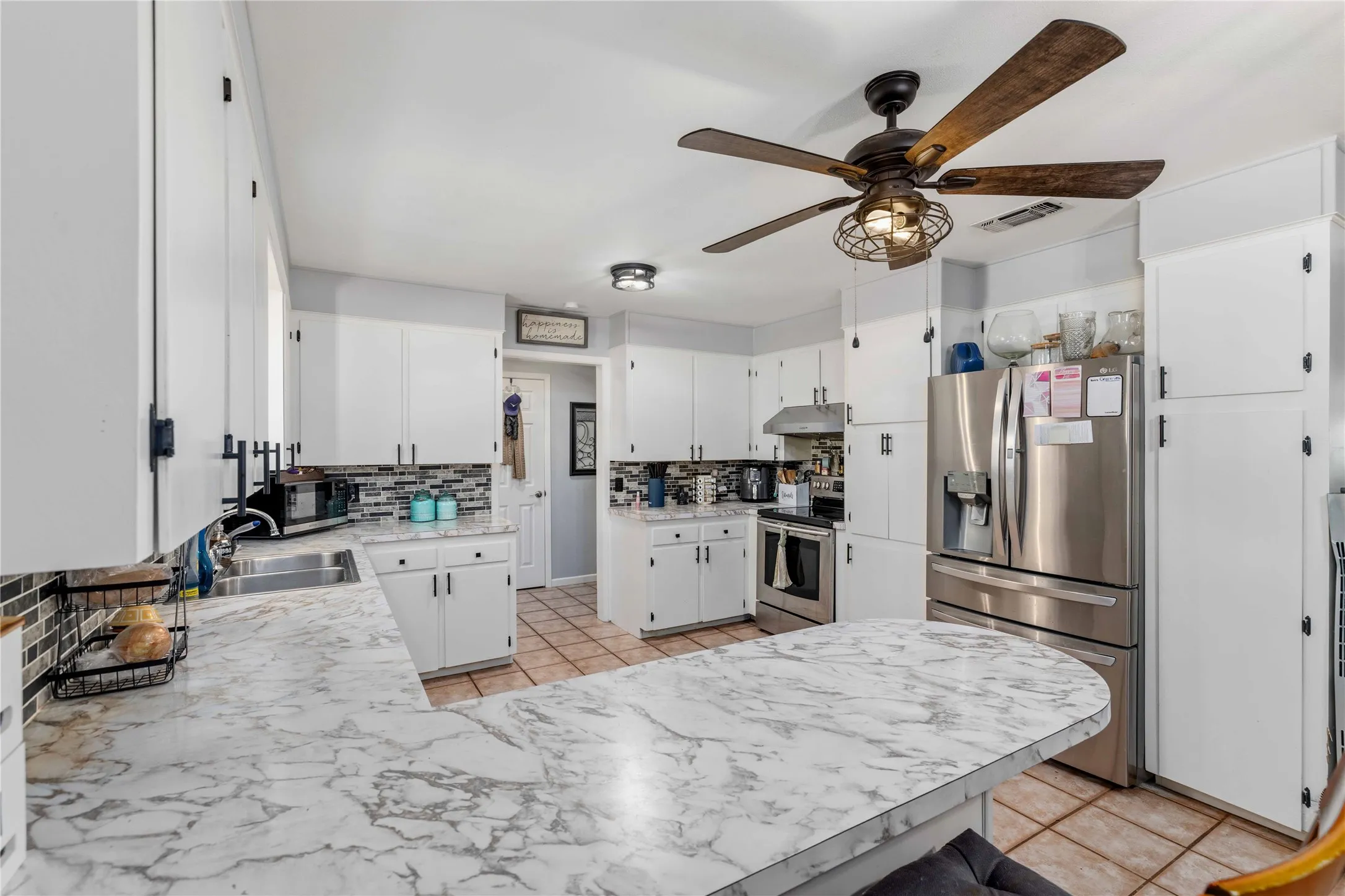 Single Family Residence For Sale in Brown County , 2107 16th Street, Brownwood, Texas 76801, 3 Bedroom, 2 Bathroom, 2 Garage spaces, 1,449 Sqft, built in 1968, mls#21359985, Real Estate Agent in Brownwood, Homes For Sale in Brown county, Homes For Sale in Brownwood, Realtor in Brownwood Texas, Real Estate Brokerage Independent Realty Texas, Luminita Cordes Realtor