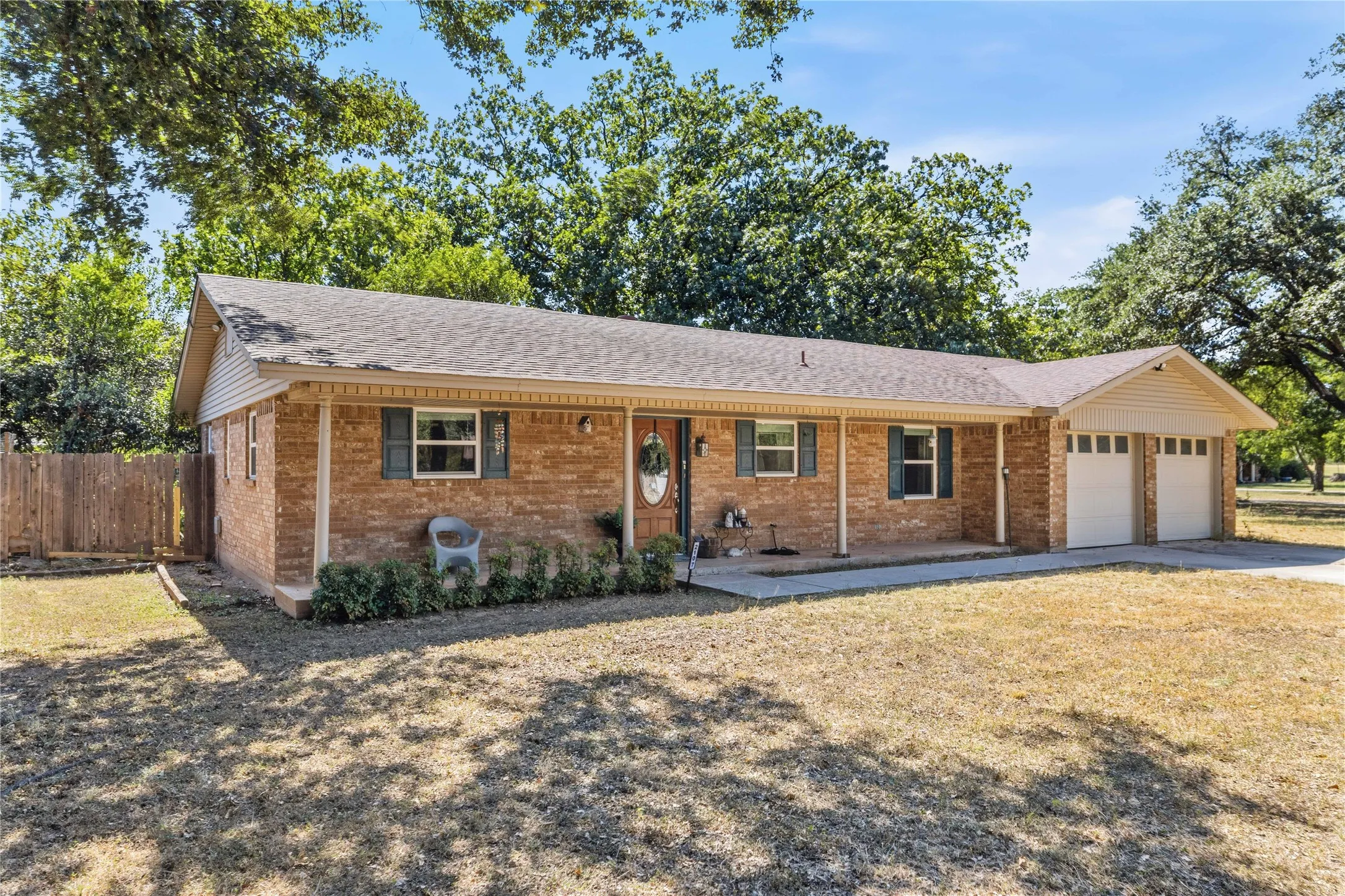 Single Family Residence For Sale in Brown County , 2107 16th Street, Brownwood, Texas 76801, 3 Bedroom, 2 Bathroom, 2 Garage spaces, 1,449 Sqft, built in 1968, mls#21359985, Real Estate Agent in Brownwood, Homes For Sale in Brown county, Homes For Sale in Brownwood, Realtor in Brownwood Texas, Real Estate Brokerage Independent Realty Texas, Luminita Cordes Realtor