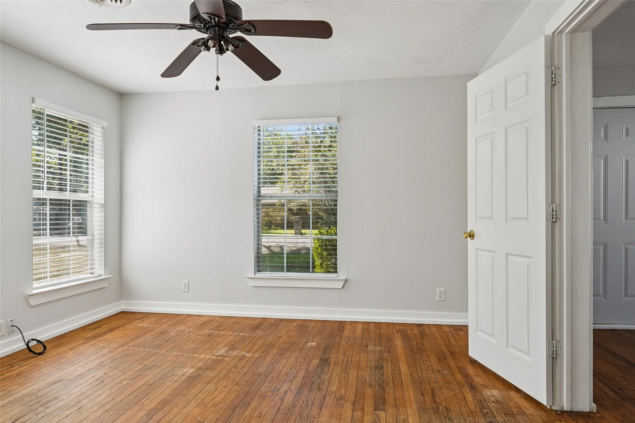 Single Family Residence For Sale in Denton County , 403 Marshall Street, Sanger, Texas 76266, 3 Bedroom, 2 Bathroom, Garage spaces, 1,312 Sqft, built in 1950, mls#21360065, Real Estate Agent in Sanger, Homes For Sale in Denton county, Homes For Sale in Sanger, Realtor in Sanger Texas, Real Estate Brokerage Independent Realty Texas, Luminita Cordes Realtor