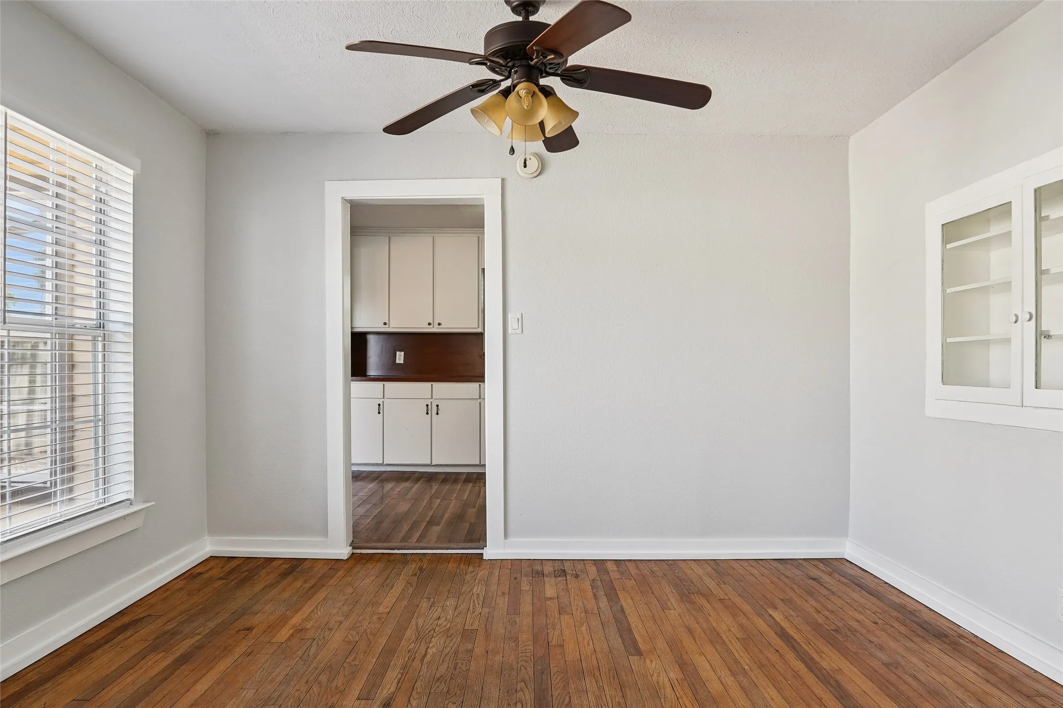 Single Family Residence For Sale in Denton County , 403 Marshall Street, Sanger, Texas 76266, 3 Bedroom, 2 Bathroom, Garage spaces, 1,312 Sqft, built in 1950, mls#21360065, Real Estate Agent in Sanger, Homes For Sale in Denton county, Homes For Sale in Sanger, Realtor in Sanger Texas, Real Estate Brokerage Independent Realty Texas, Luminita Cordes Realtor