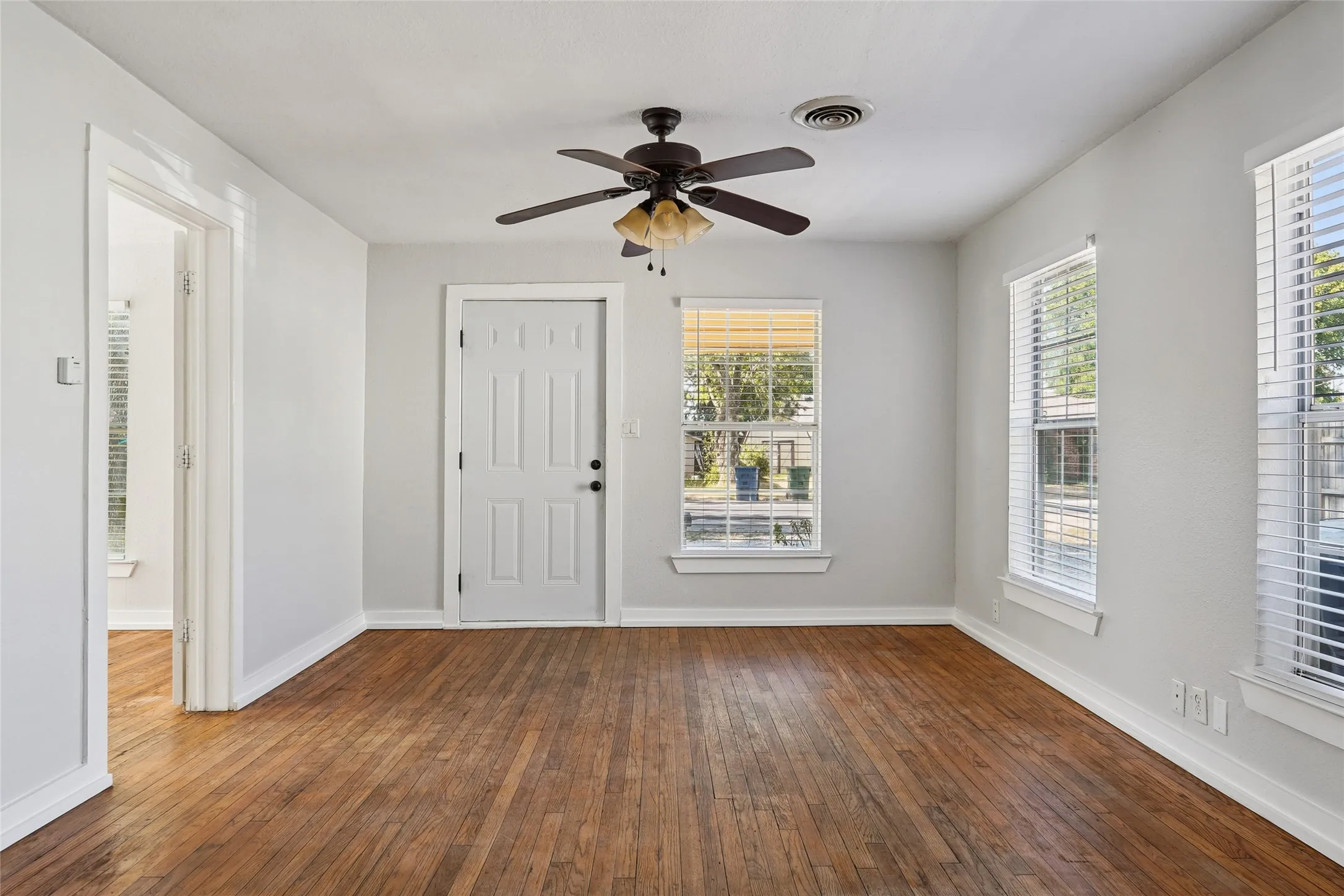 Single Family Residence For Sale in Denton County , 403 Marshall Street, Sanger, Texas 76266, 3 Bedroom, 2 Bathroom, Garage spaces, 1,312 Sqft, built in 1950, mls#21360065, Real Estate Agent in Sanger, Homes For Sale in Denton county, Homes For Sale in Sanger, Realtor in Sanger Texas, Real Estate Brokerage Independent Realty Texas, Luminita Cordes Realtor