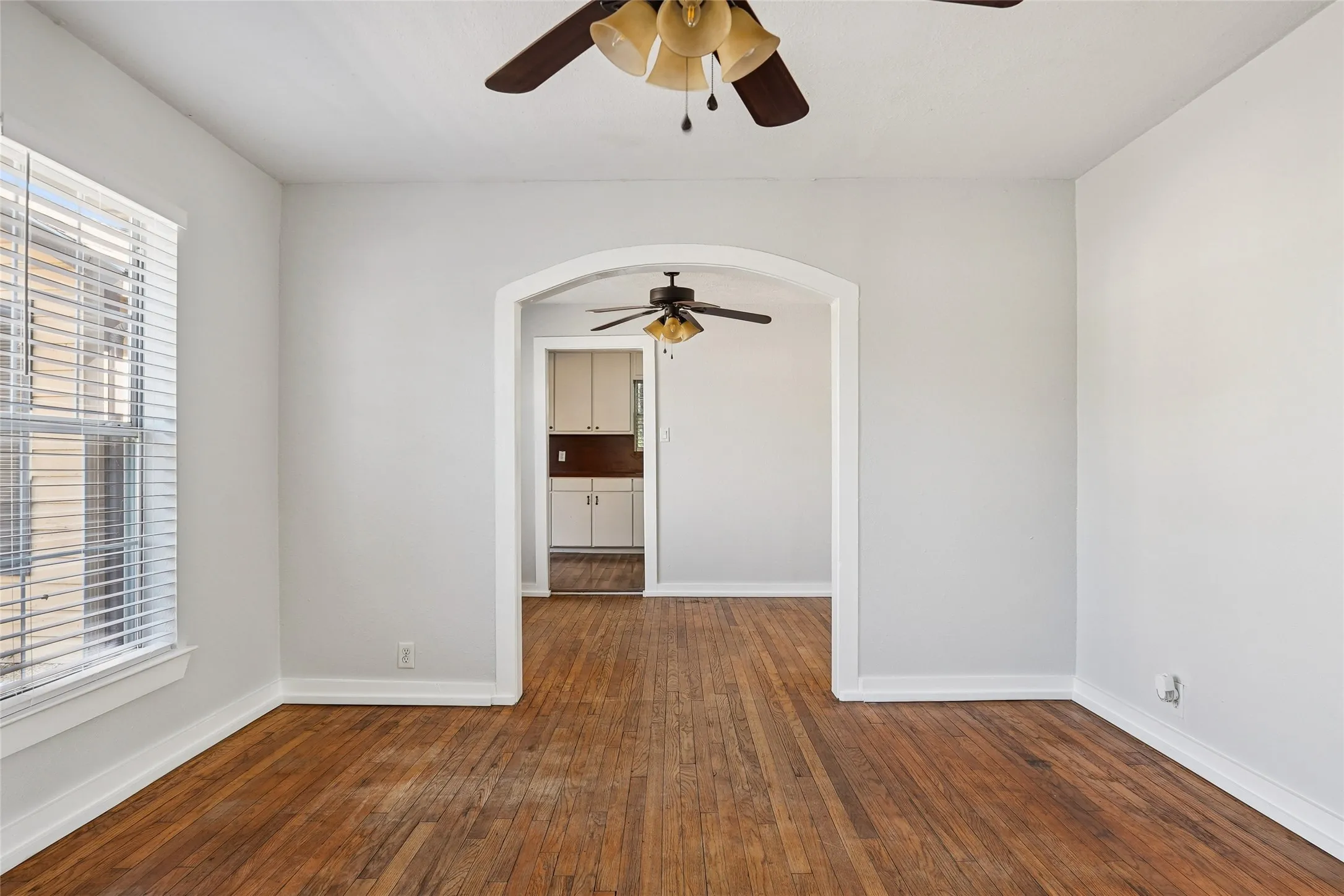 Single Family Residence For Sale in Denton County , 403 Marshall Street, Sanger, Texas 76266, 3 Bedroom, 2 Bathroom, Garage spaces, 1,312 Sqft, built in 1950, mls#21360065, Real Estate Agent in Sanger, Homes For Sale in Denton county, Homes For Sale in Sanger, Realtor in Sanger Texas, Real Estate Brokerage Independent Realty Texas, Luminita Cordes Realtor