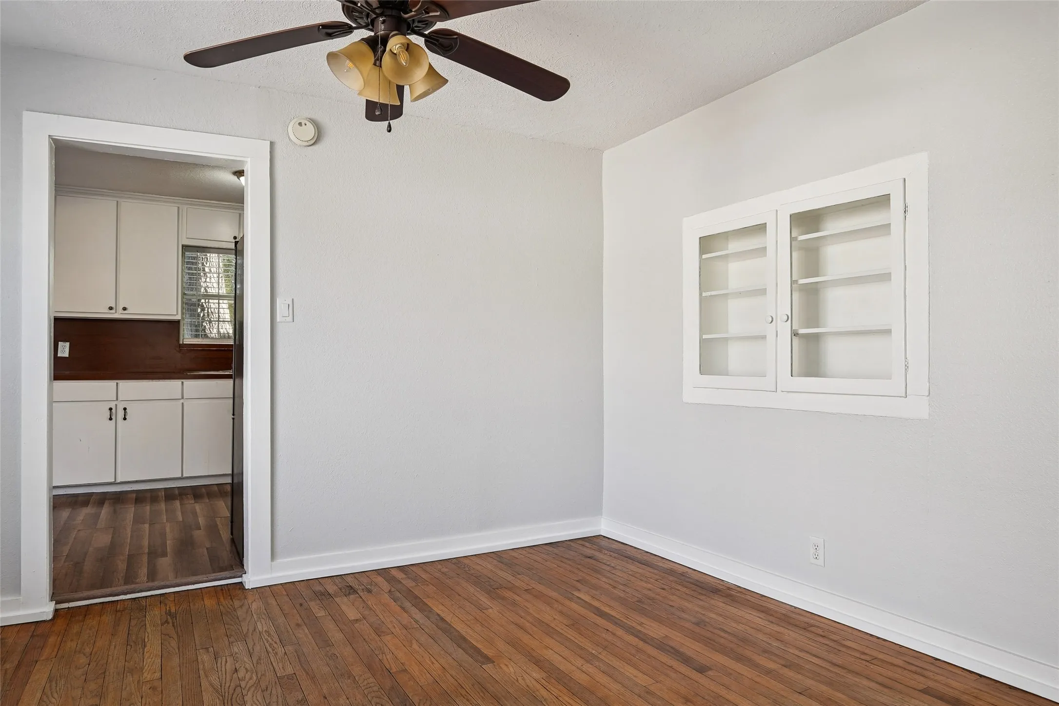 Single Family Residence For Sale in Denton County , 403 Marshall Street, Sanger, Texas 76266, 3 Bedroom, 2 Bathroom, Garage spaces, 1,312 Sqft, built in 1950, mls#21360065, Real Estate Agent in Sanger, Homes For Sale in Denton county, Homes For Sale in Sanger, Realtor in Sanger Texas, Real Estate Brokerage Independent Realty Texas, Luminita Cordes Realtor