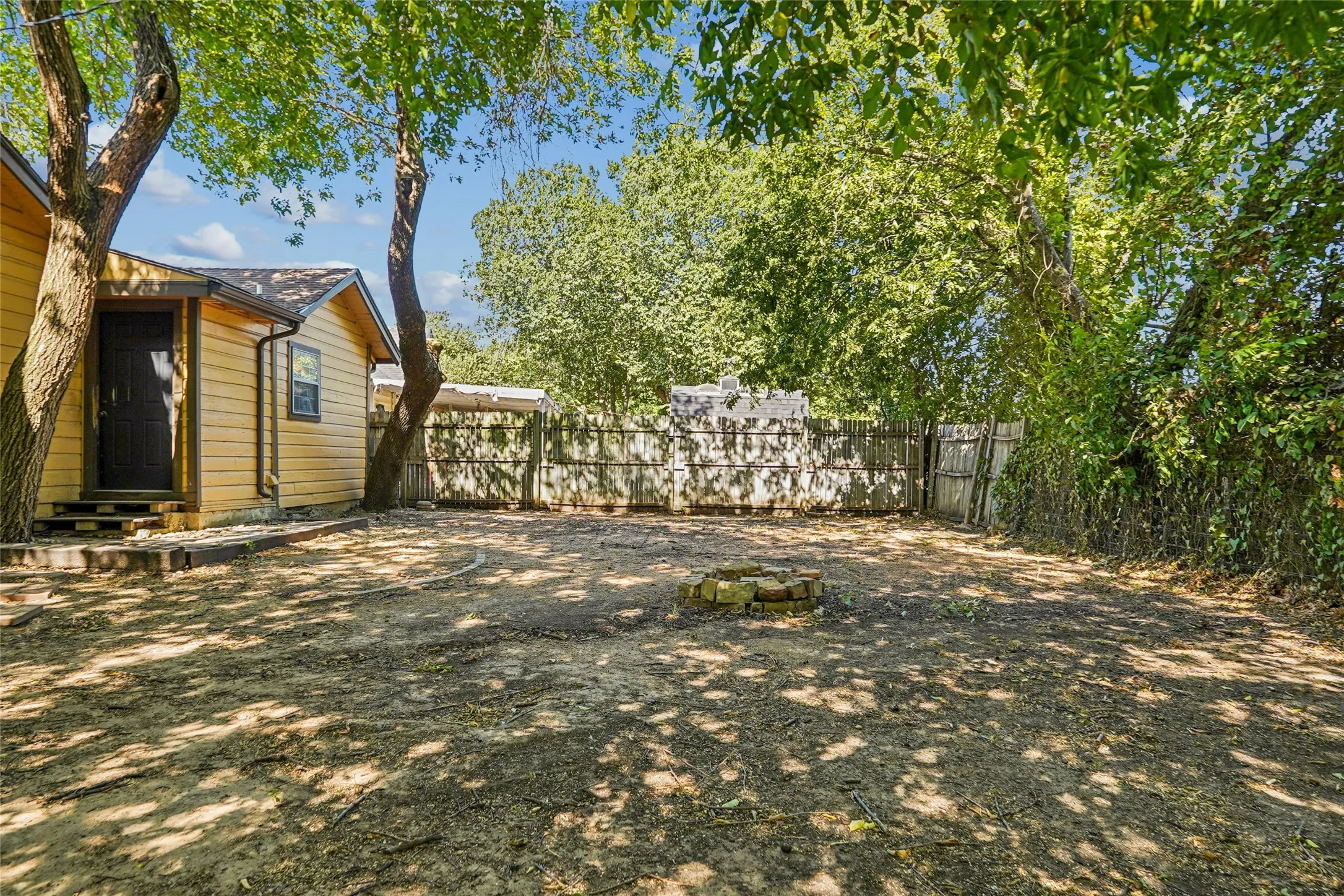 Single Family Residence For Sale in Denton County , 403 Marshall Street, Sanger, Texas 76266, 3 Bedroom, 2 Bathroom, Garage spaces, 1,312 Sqft, built in 1950, mls#21360065, Real Estate Agent in Sanger, Homes For Sale in Denton county, Homes For Sale in Sanger, Realtor in Sanger Texas, Real Estate Brokerage Independent Realty Texas, Luminita Cordes Realtor