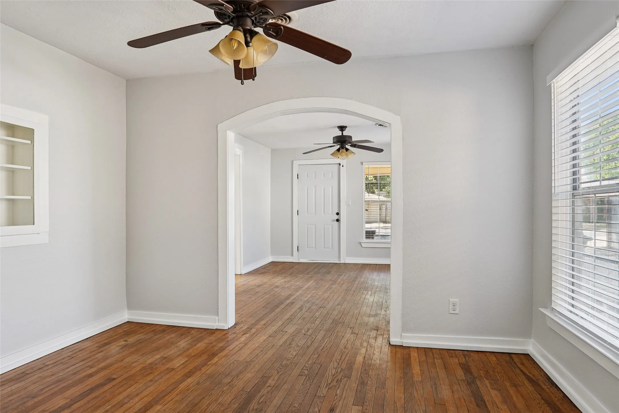 Single Family Residence For Sale in Denton County , 403 Marshall Street, Sanger, Texas 76266, 3 Bedroom, 2 Bathroom, Garage spaces, 1,312 Sqft, built in 1950, mls#21360065, Real Estate Agent in Sanger, Homes For Sale in Denton county, Homes For Sale in Sanger, Realtor in Sanger Texas, Real Estate Brokerage Independent Realty Texas, Luminita Cordes Realtor