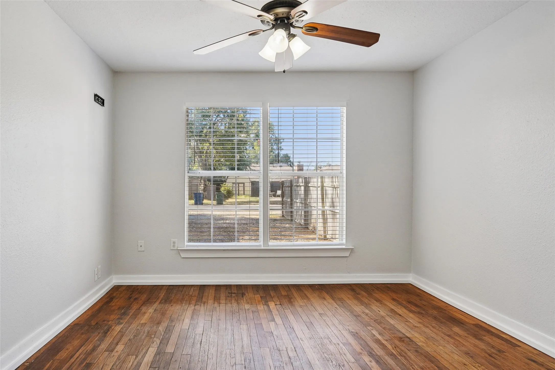 Single Family Residence For Sale in Denton County , 403 Marshall Street, Sanger, Texas 76266, 3 Bedroom, 2 Bathroom, Garage spaces, 1,312 Sqft, built in 1950, mls#21360065, Real Estate Agent in Sanger, Homes For Sale in Denton county, Homes For Sale in Sanger, Realtor in Sanger Texas, Real Estate Brokerage Independent Realty Texas, Luminita Cordes Realtor