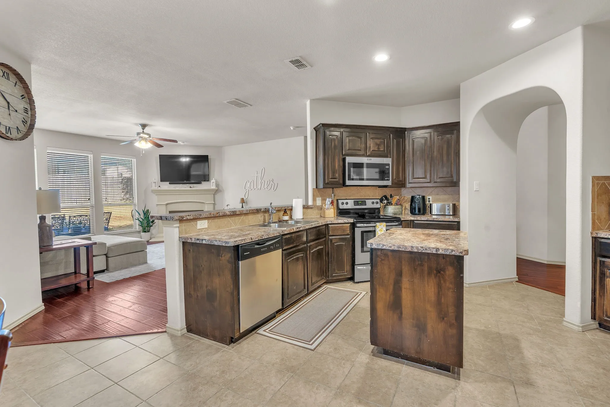 Single Family Residence For Sale in Parker County , 1052 Jodie Drive, Weatherford, Texas 76087, 3 Bedroom, 2 Bathroom, 2 Garage spaces, 1,733 Sqft, built in 2013, mls#21360083, Real Estate Agent in Weatherford, Homes For Sale in Parker county, Homes For Sale in Weatherford, Realtor in Weatherford Texas, Real Estate Brokerage Independent Realty Texas, Luminita Cordes Realtor