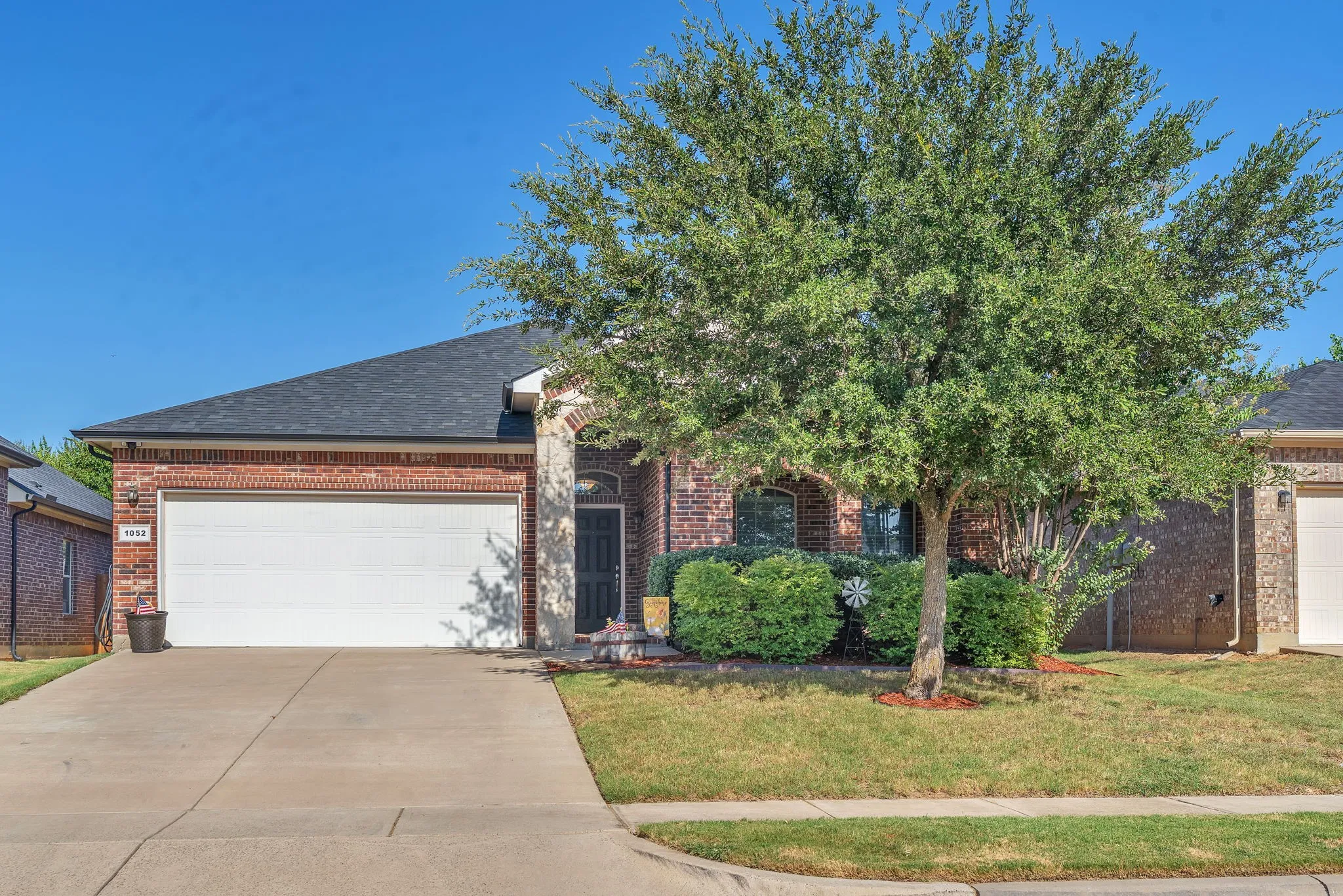 Single Family Residence For Sale in Parker County , 1052 Jodie Drive, Weatherford, Texas 76087, 3 Bedroom, 2 Bathroom, 2 Garage spaces, 1,733 Sqft, built in 2013, mls#21360083, Real Estate Agent in Weatherford, Homes For Sale in Parker county, Homes For Sale in Weatherford, Realtor in Weatherford Texas, Real Estate Brokerage Independent Realty Texas, Luminita Cordes Realtor