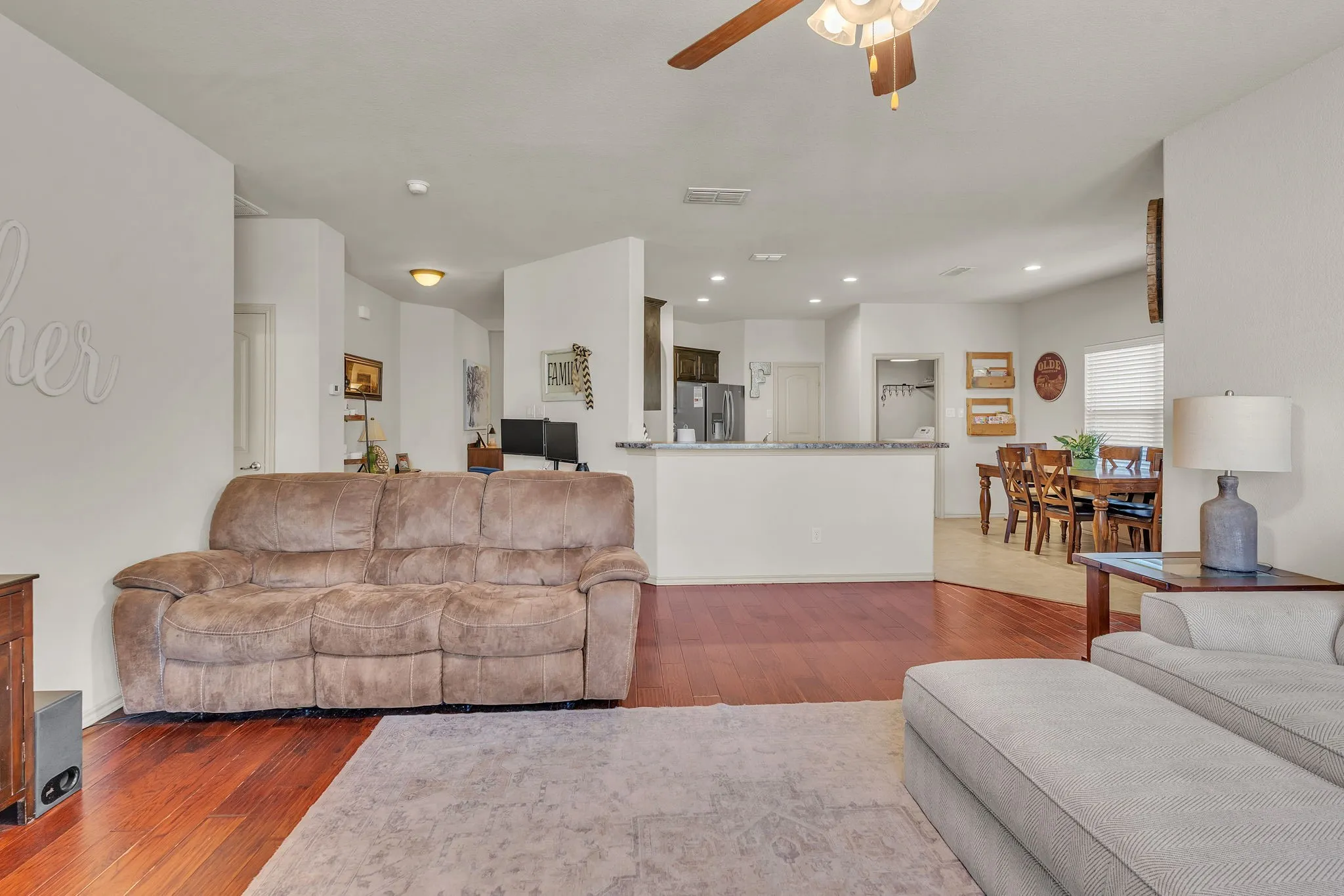 Single Family Residence For Sale in Parker County , 1052 Jodie Drive, Weatherford, Texas 76087, 3 Bedroom, 2 Bathroom, 2 Garage spaces, 1,733 Sqft, built in 2013, mls#21360083, Real Estate Agent in Weatherford, Homes For Sale in Parker county, Homes For Sale in Weatherford, Realtor in Weatherford Texas, Real Estate Brokerage Independent Realty Texas, Luminita Cordes Realtor