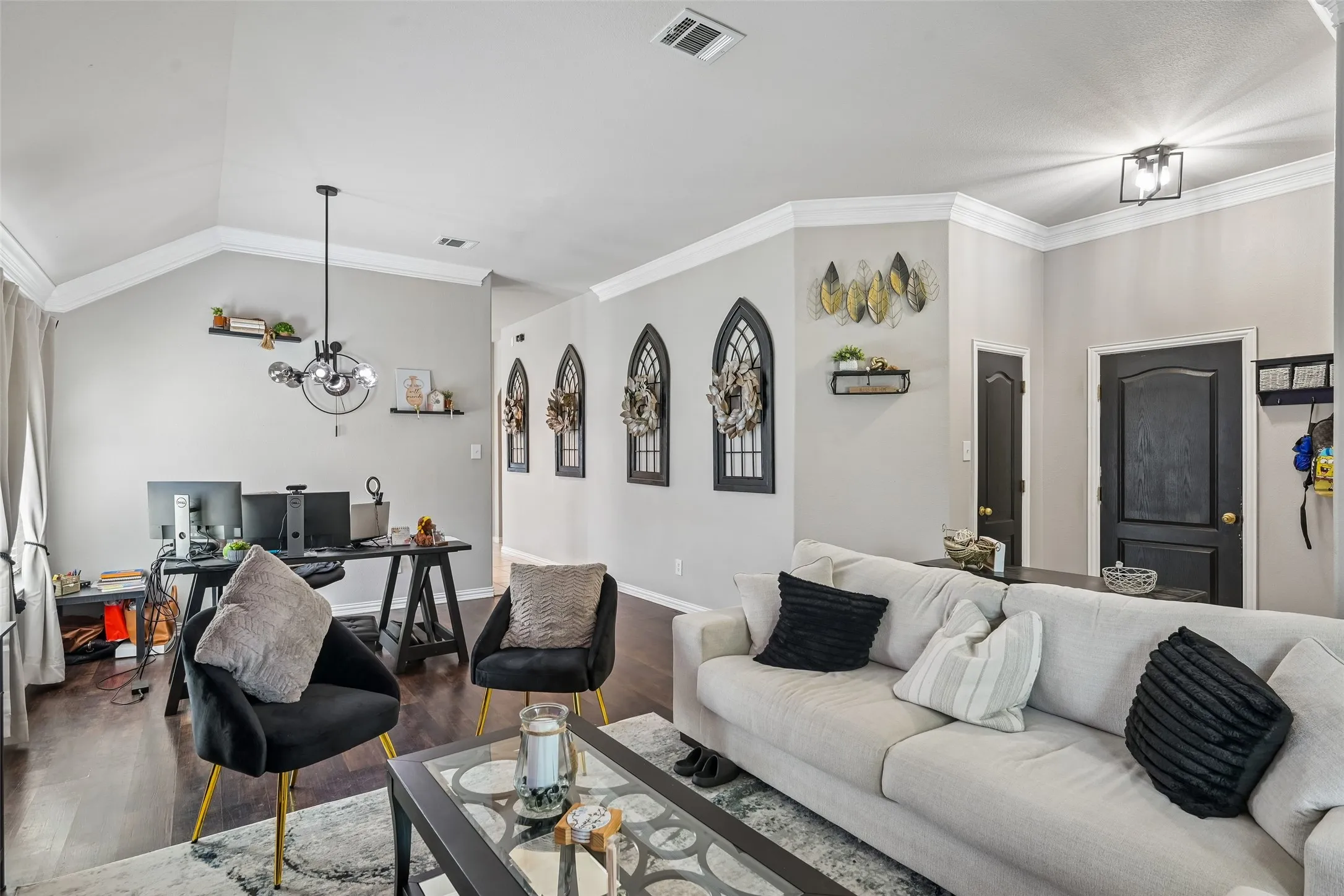 Single Family Residence For Sale in Tarrant County , 702 Sendero Drive, Arlington, Texas 76002, 4 Bedroom, 2 Bathroom, 2 Garage spaces, 1,942 Sqft, built in 2011, mls#21357756, Real Estate Agent in Arlington, Homes For Sale in Tarrant county, Homes For Sale in Arlington, Realtor in Arlington Texas, Real Estate Brokerage Independent Realty Texas, Luminita Cordes Realtor