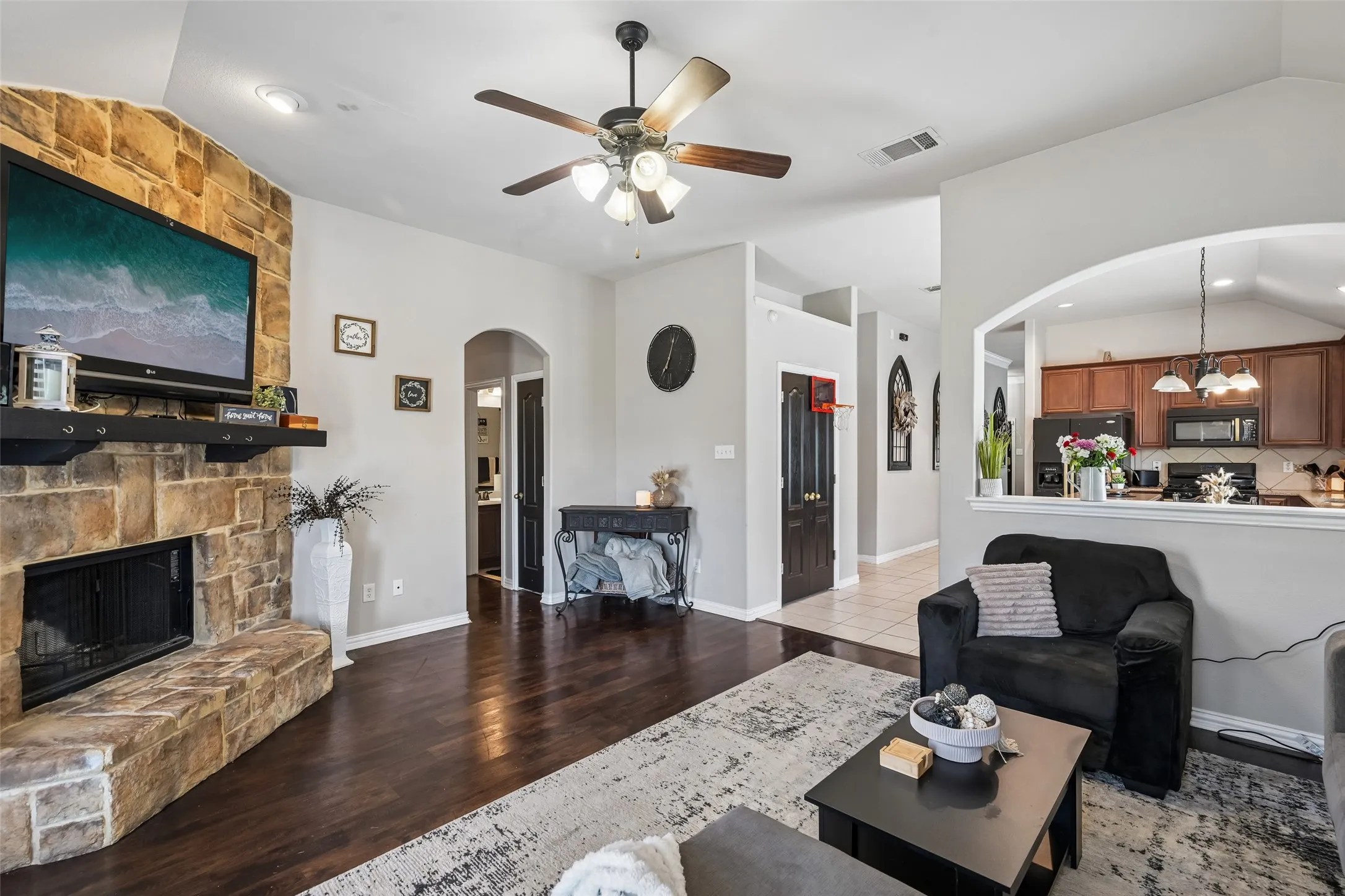 Single Family Residence For Sale in Tarrant County , 702 Sendero Drive, Arlington, Texas 76002, 4 Bedroom, 2 Bathroom, 2 Garage spaces, 1,942 Sqft, built in 2011, mls#21357756, Real Estate Agent in Arlington, Homes For Sale in Tarrant county, Homes For Sale in Arlington, Realtor in Arlington Texas, Real Estate Brokerage Independent Realty Texas, Luminita Cordes Realtor