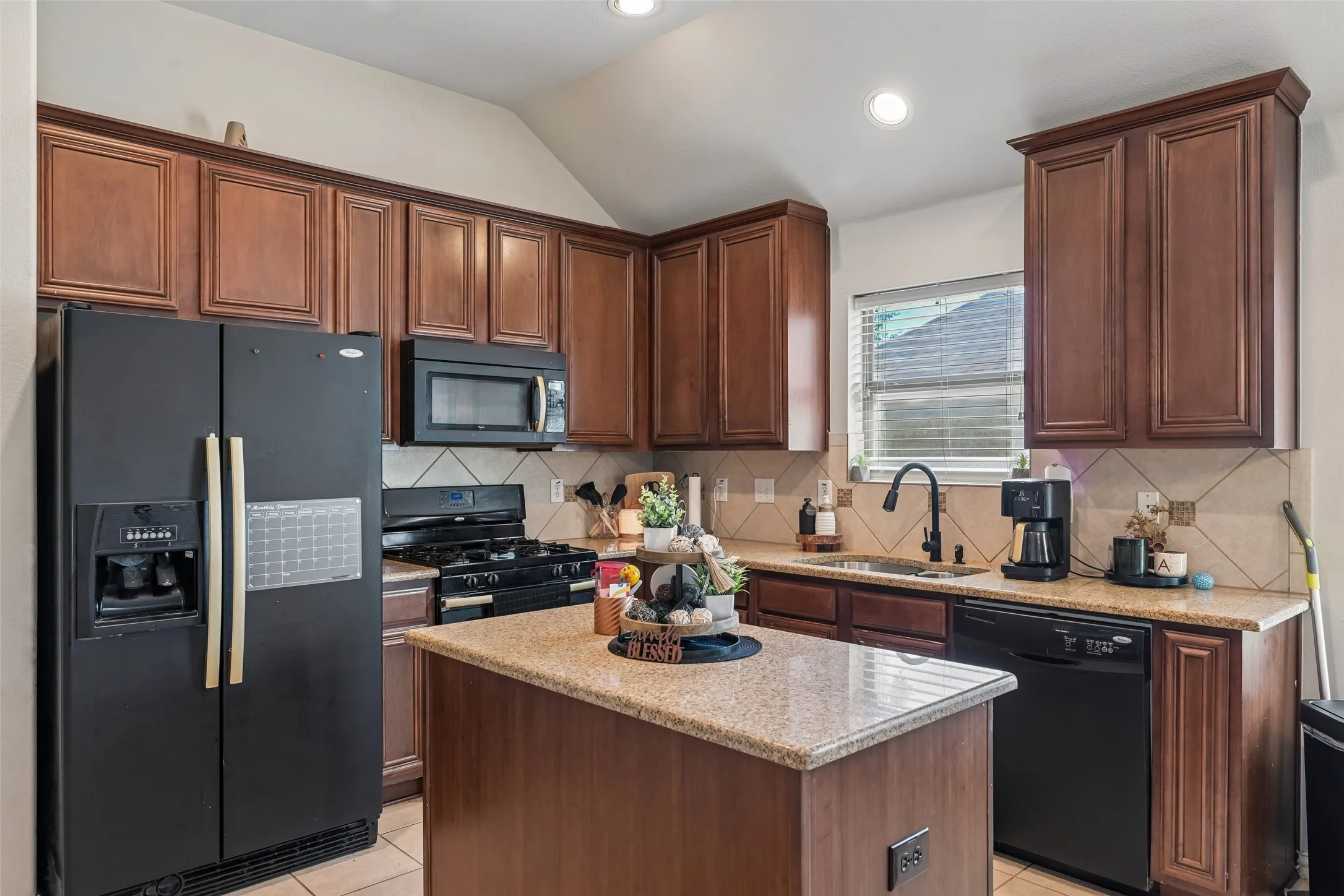 Single Family Residence For Sale in Tarrant County , 702 Sendero Drive, Arlington, Texas 76002, 4 Bedroom, 2 Bathroom, 2 Garage spaces, 1,942 Sqft, built in 2011, mls#21357756, Real Estate Agent in Arlington, Homes For Sale in Tarrant county, Homes For Sale in Arlington, Realtor in Arlington Texas, Real Estate Brokerage Independent Realty Texas, Luminita Cordes Realtor