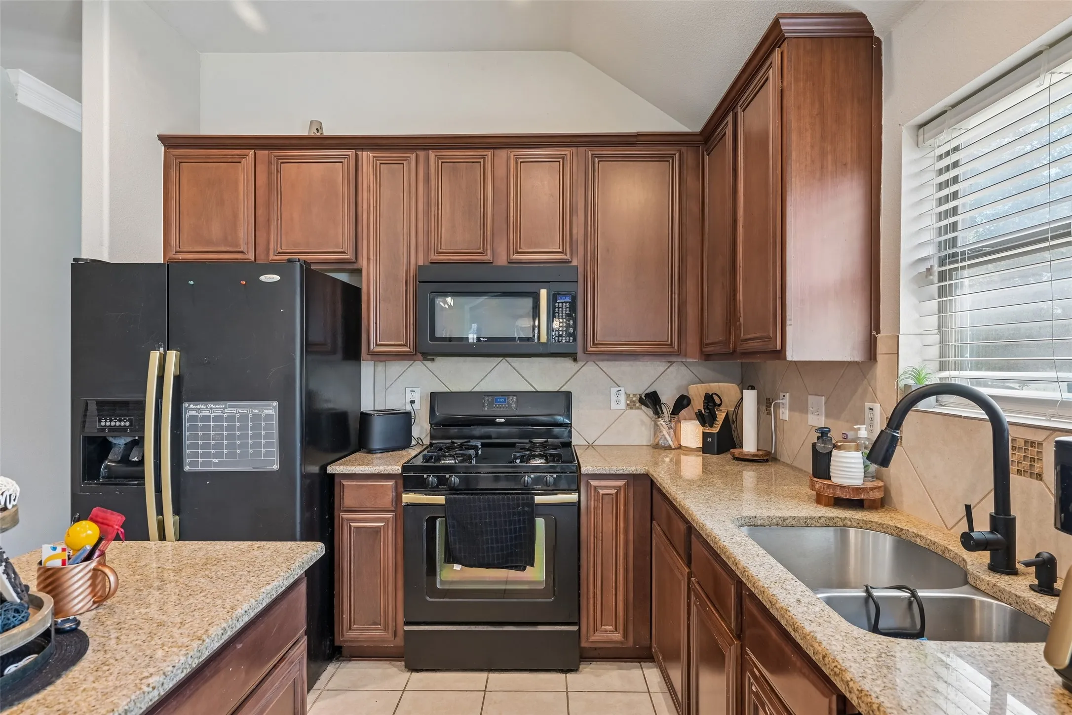 Single Family Residence For Sale in Tarrant County , 702 Sendero Drive, Arlington, Texas 76002, 4 Bedroom, 2 Bathroom, 2 Garage spaces, 1,942 Sqft, built in 2011, mls#21357756, Real Estate Agent in Arlington, Homes For Sale in Tarrant county, Homes For Sale in Arlington, Realtor in Arlington Texas, Real Estate Brokerage Independent Realty Texas, Luminita Cordes Realtor